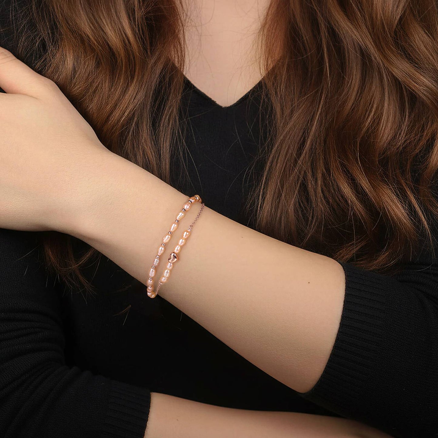 Bratara din argint eleganta placata cu aur cu inima si perle naturale cesini purtata