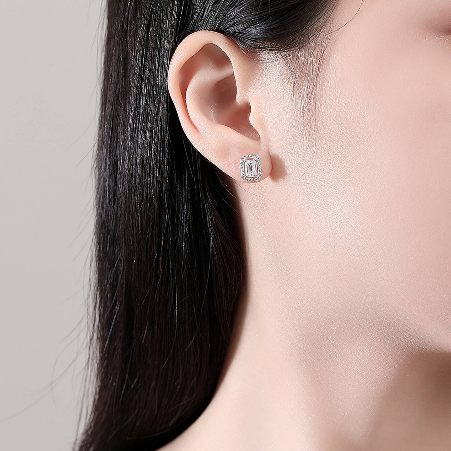 Cercei din argint eleganti rectangulari cu moissanite cesini purtati