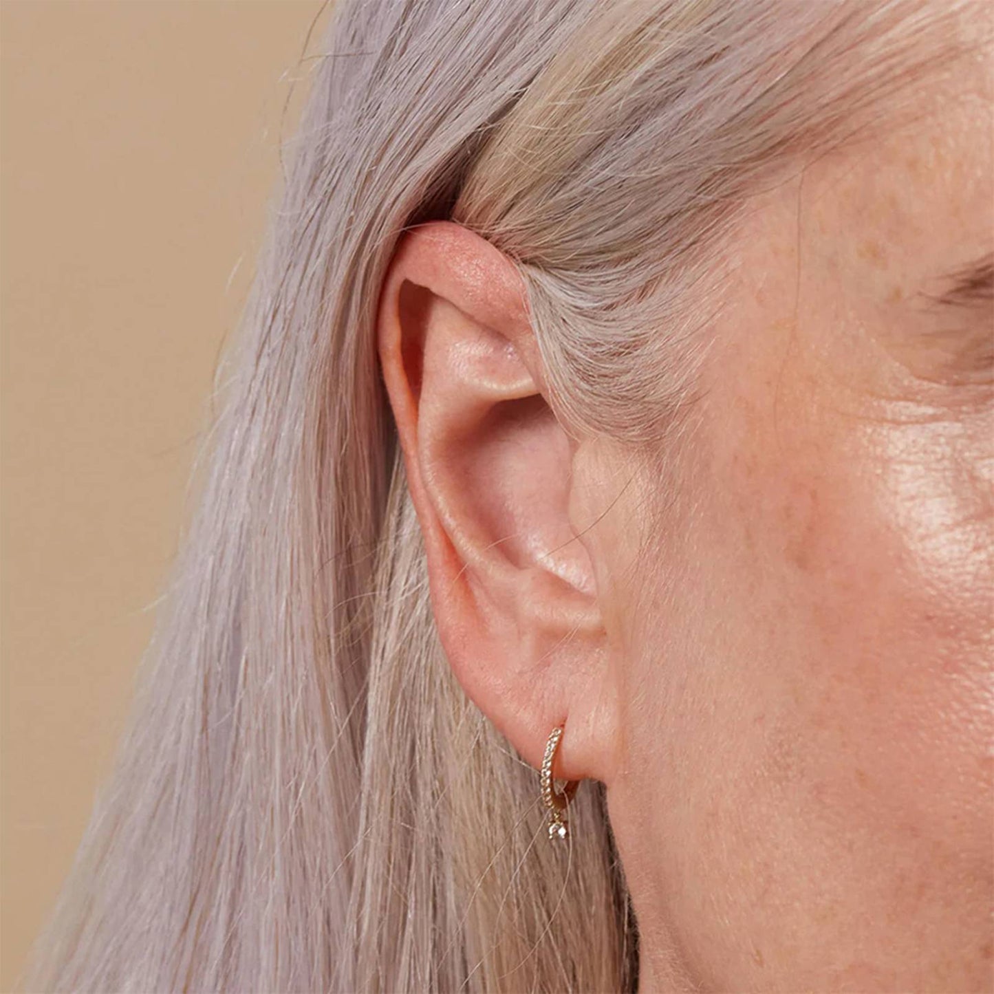 Cercei din argint placati cu aur eleganti lungi cu cristale zirconiu cesini purtati