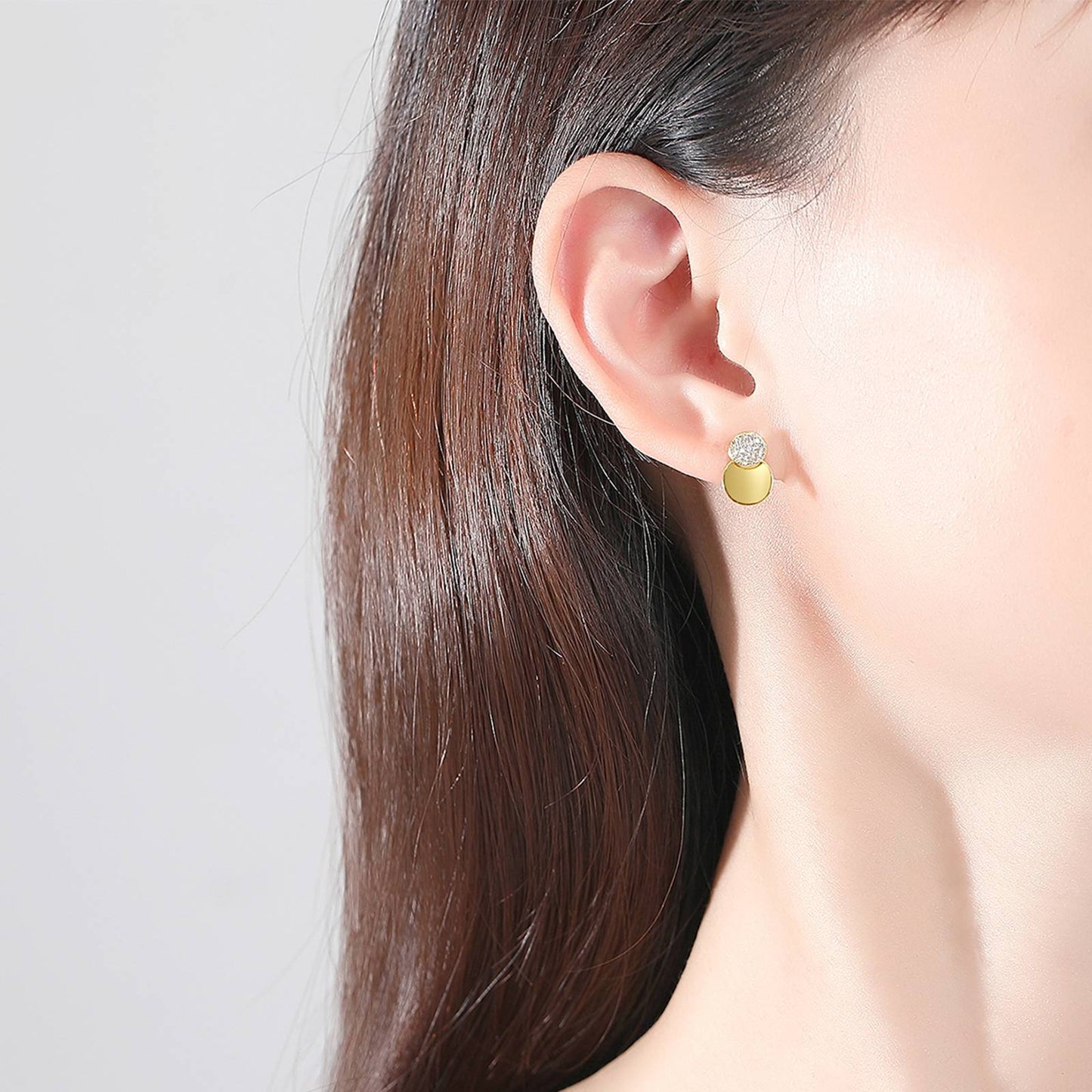 Cercei din argint placati cu aur rotunzi banut cu cristale zirconiu cesini purtati