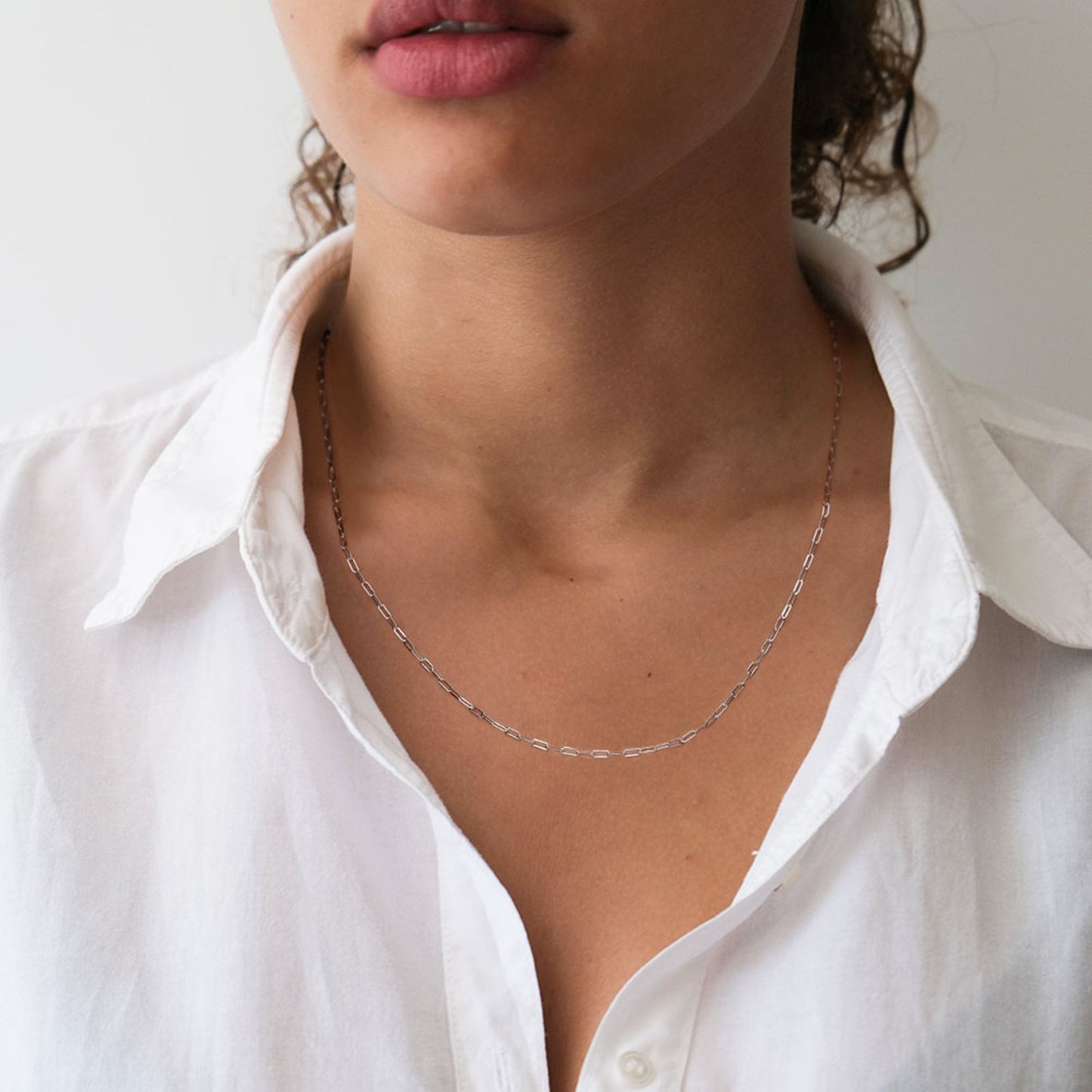 Lantisor din argint elegant paperclip fara pietre simplu cesini purtat