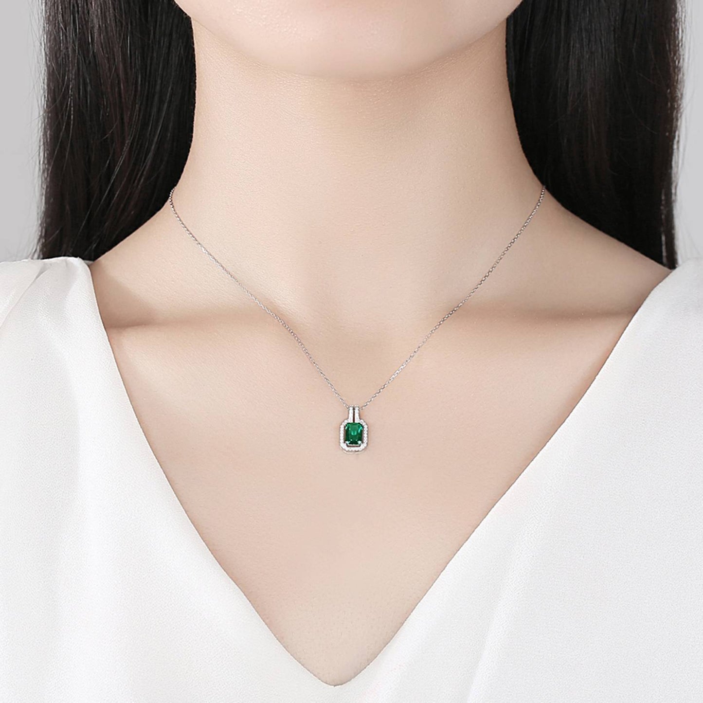 Set din argint elegant rectangular colier si cercei cu smarald verde si cristale zirconiu cesini colier purtat