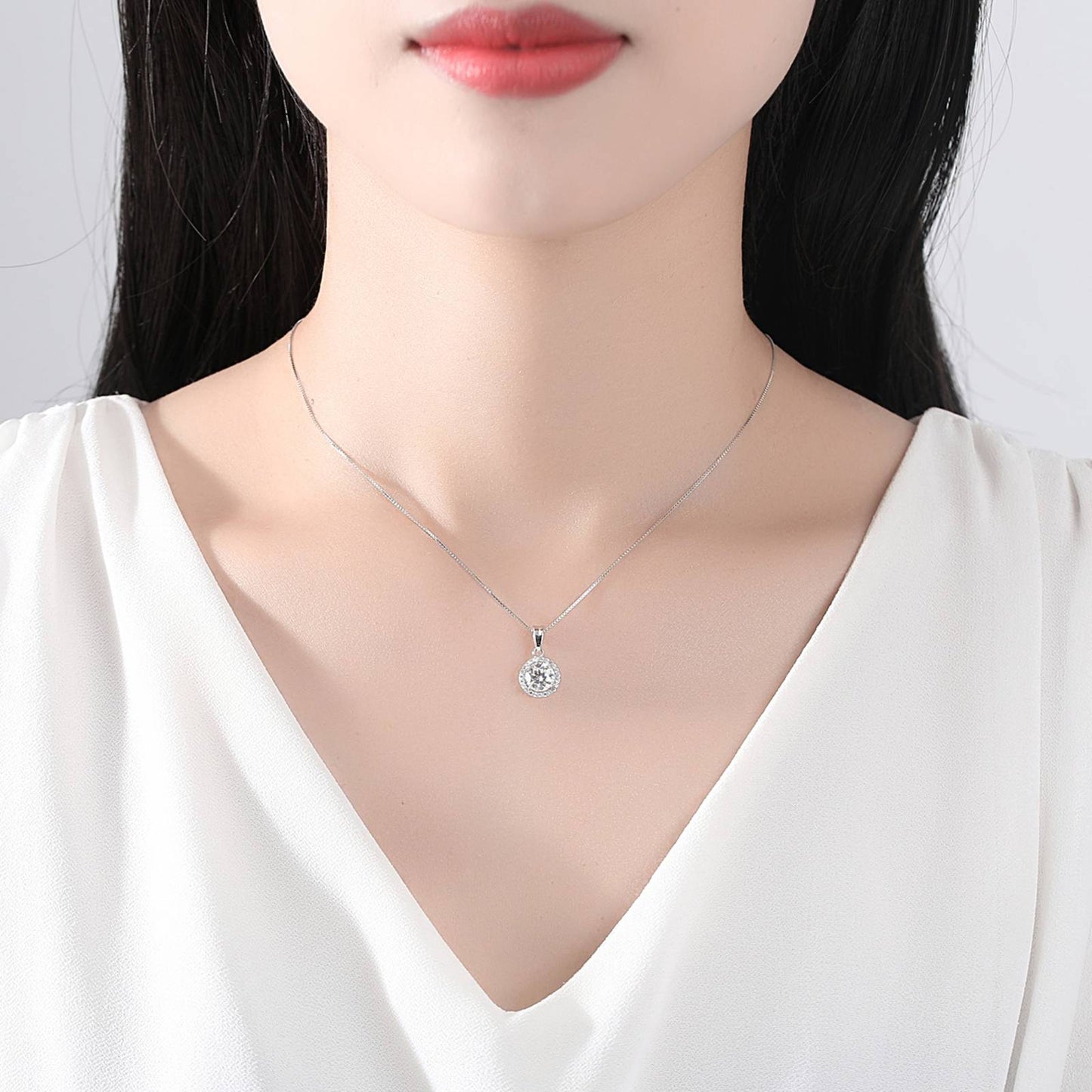 Set din argint elegant rotund colier si cercei cu moissanite cesini colier purtat