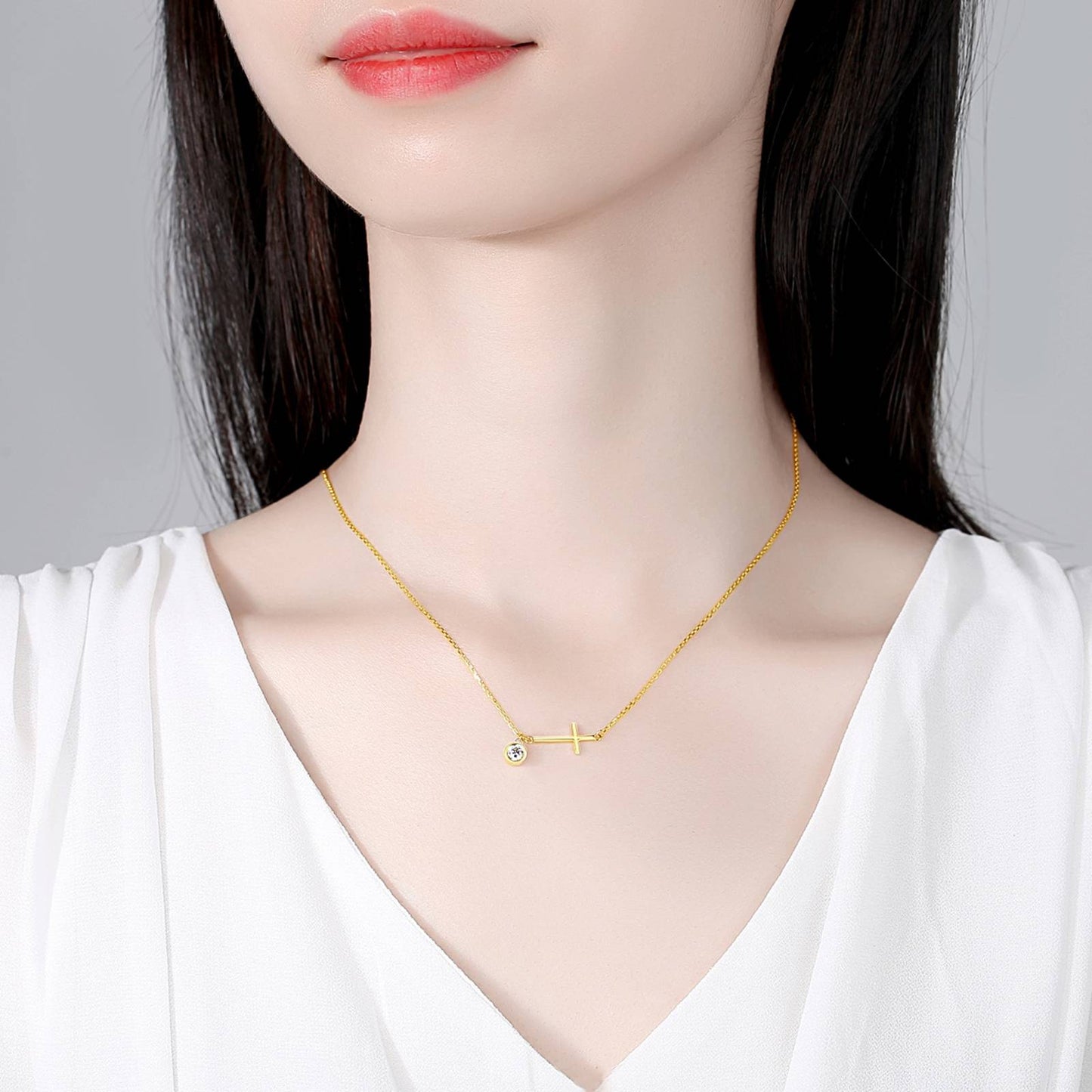 Set din argint elegant placat cu aur colier si bratara cu cruciulita si cristale zirconiu cesini purtat