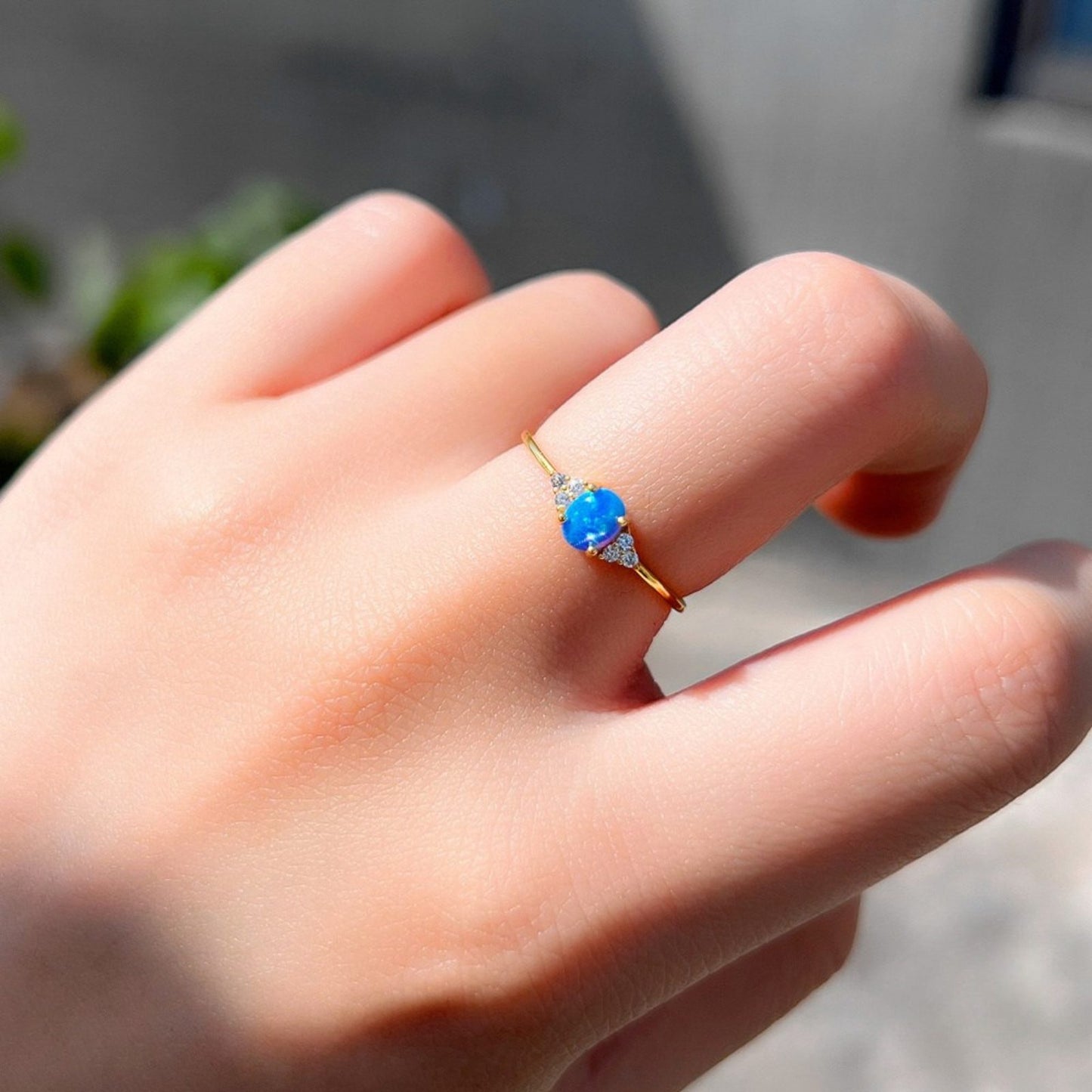 Inel din argint placat cu aur elegant rotund cu opal si cristale zirconiu cesini femei
