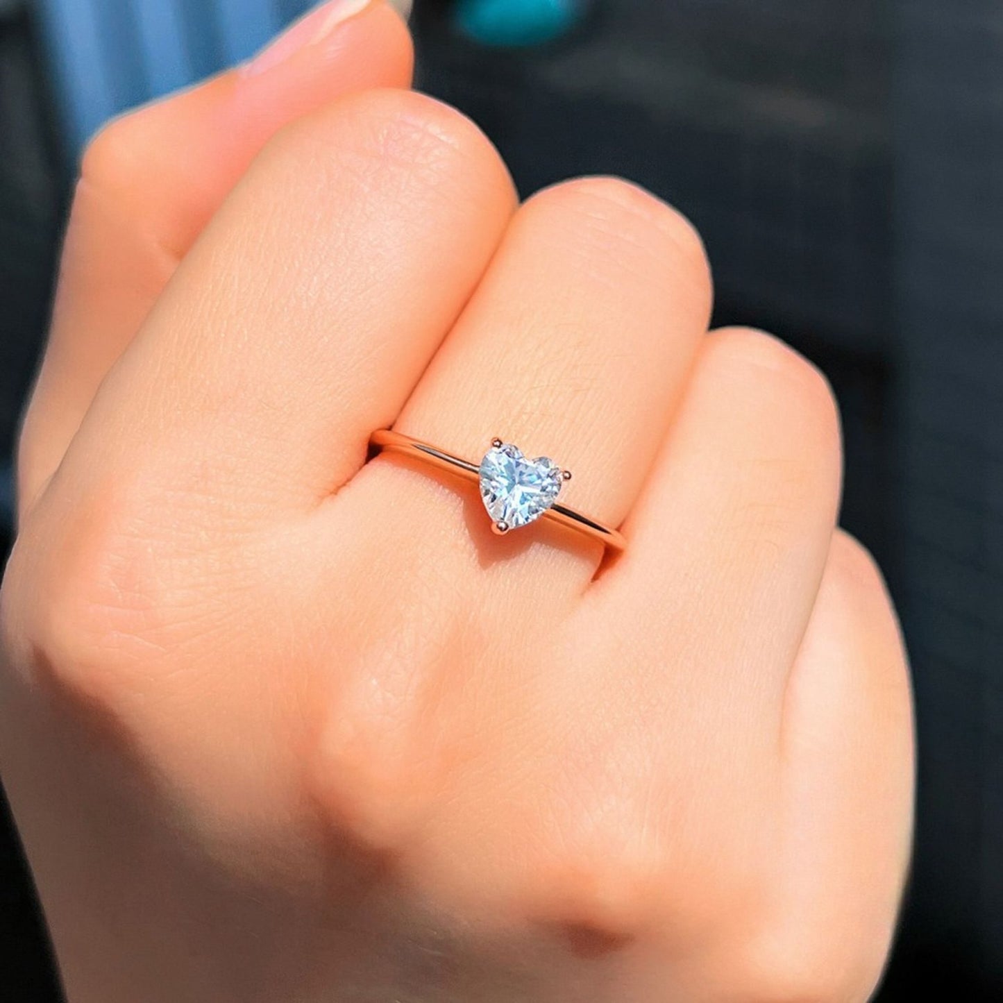 Inel din argint placat cu aur model inima cu cristale zirconiu cesini purtat