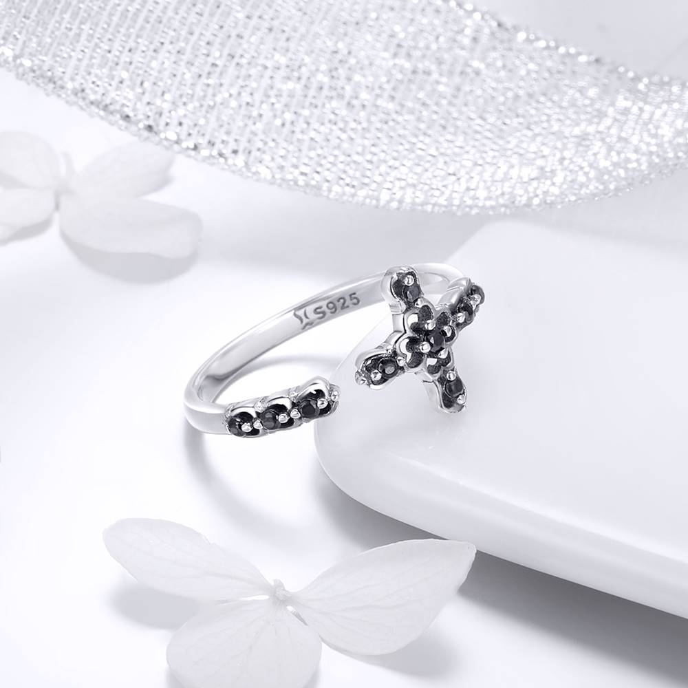 Inel reglabil din Argint Black Light Cross