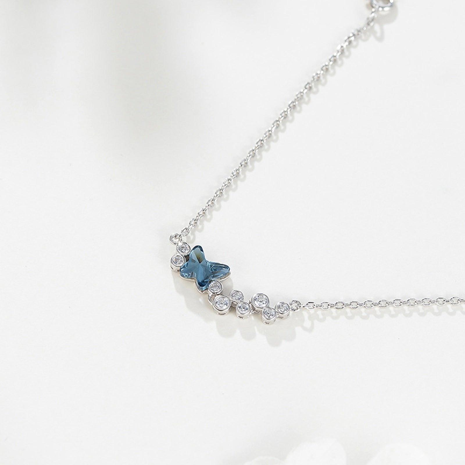 Set din argint elegant cu fluturasi colier si bratara cu cristale zirconiu cesini cadou