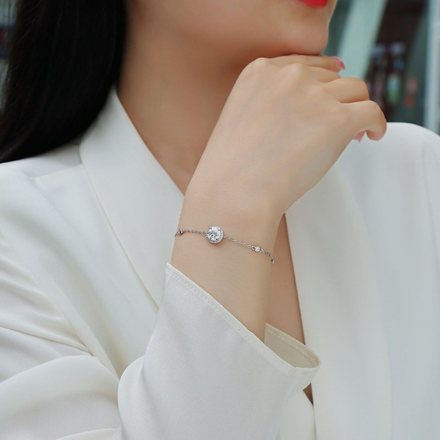 Bratara din argint eleganta rotunda cu cristale zirconiu cesini purtata