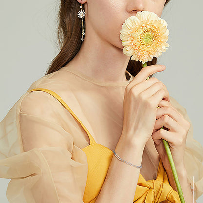 Bratara din argint simpla fara pietre eleganta paperclip cesini purtata