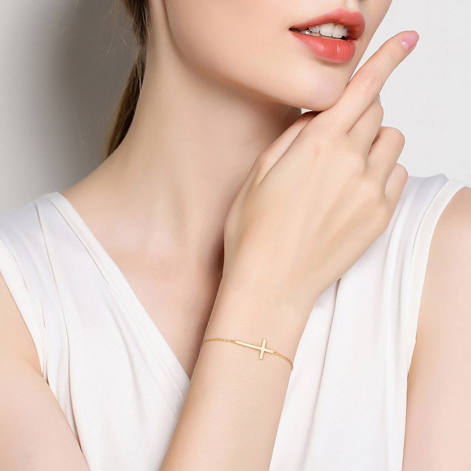 Set din argint elegant placat cu aur colier si bratara cu cruciulita si cristale zirconiu cesini femei