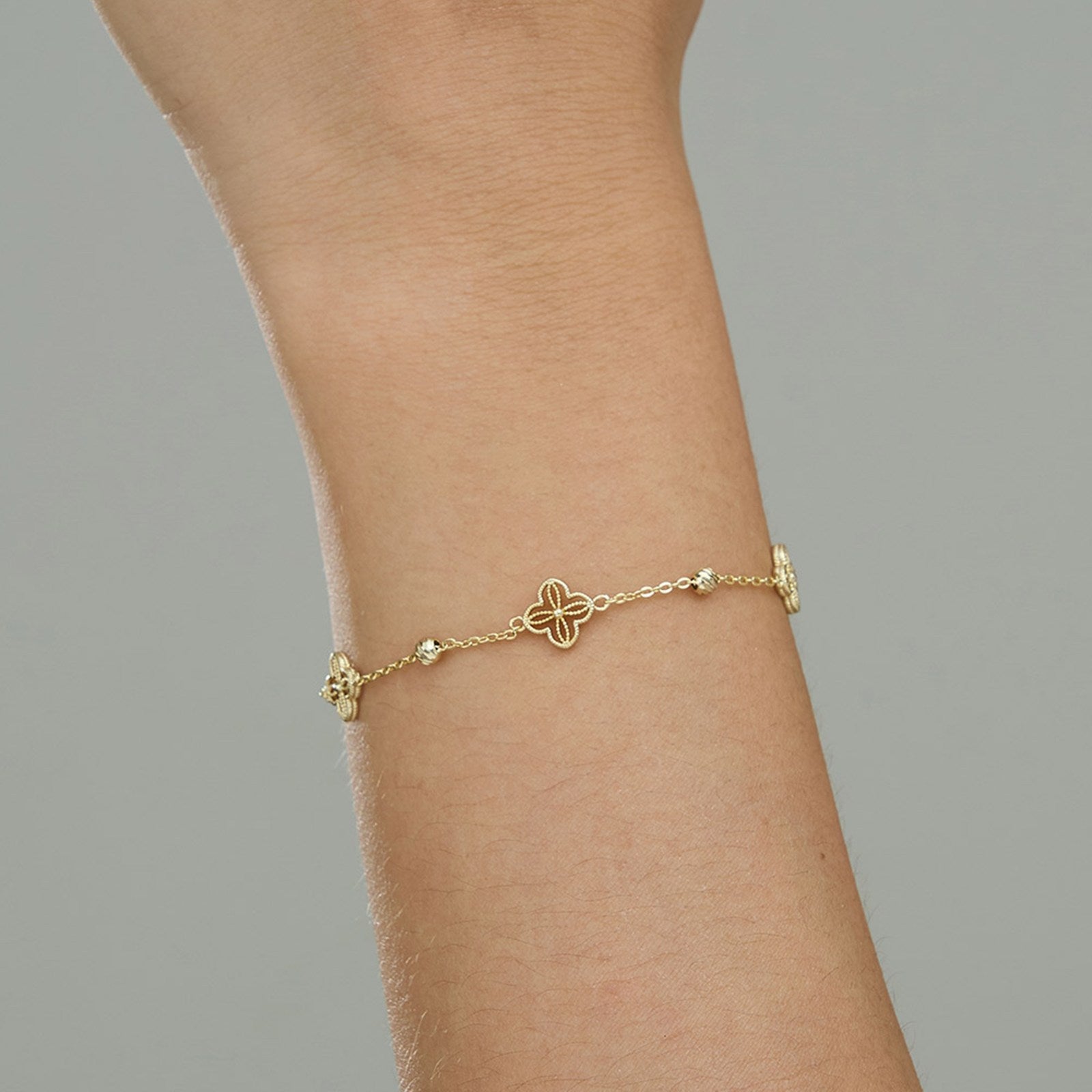 Bratara din argint placata cu aur eleganta fara pietre trifoi clover simpla cesini purtata