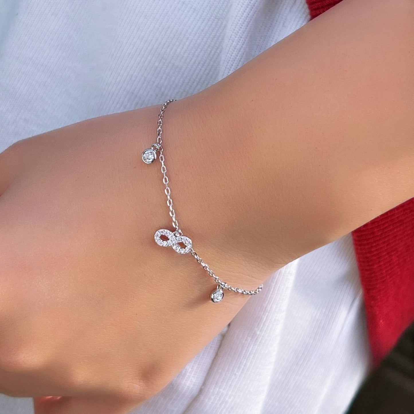 Bratara din argint eleganta cu semnul infinitului si cristale zirconiu cesini femei