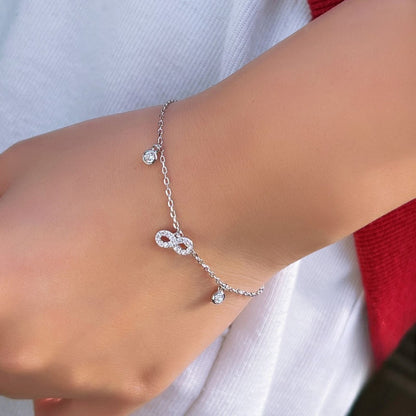 Bratara din argint eleganta cu semnul infinitului si cristale zirconiu cesini femei