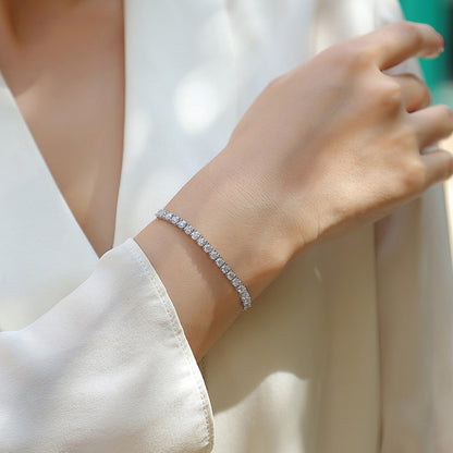 Bratara tennis din argint eleganta cu cristale zirconiu cesini purtata