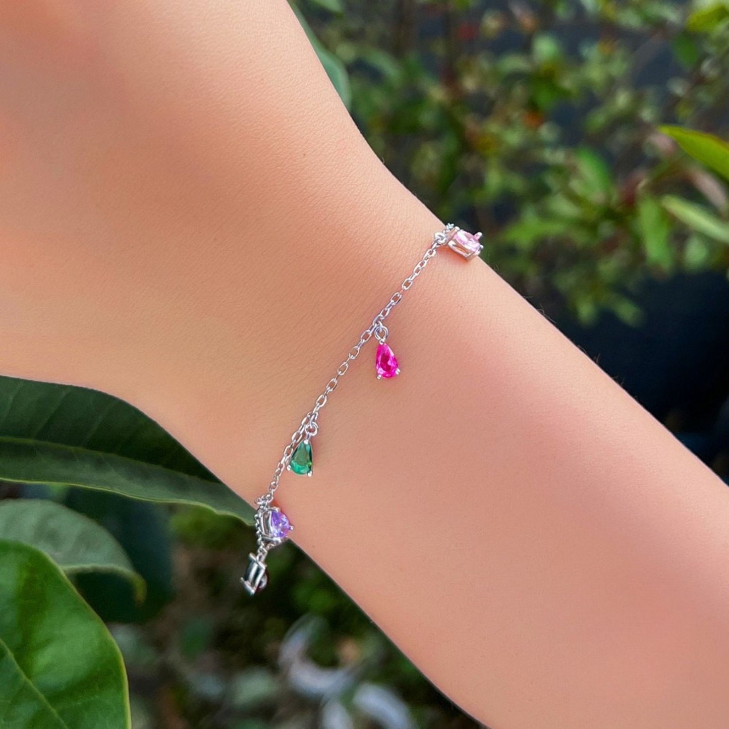Bratara din argint eleganta cu topaz multicolor cesini purtata
