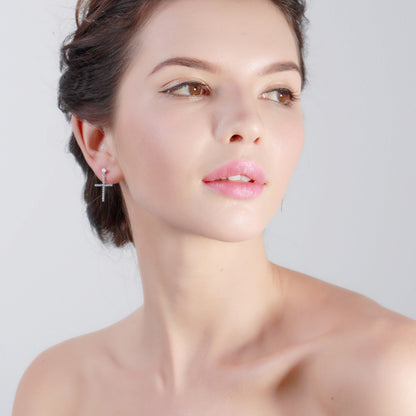 Cercei din argint lungi eleganti cu cruciulita si cristale zirconiu cesini purtati