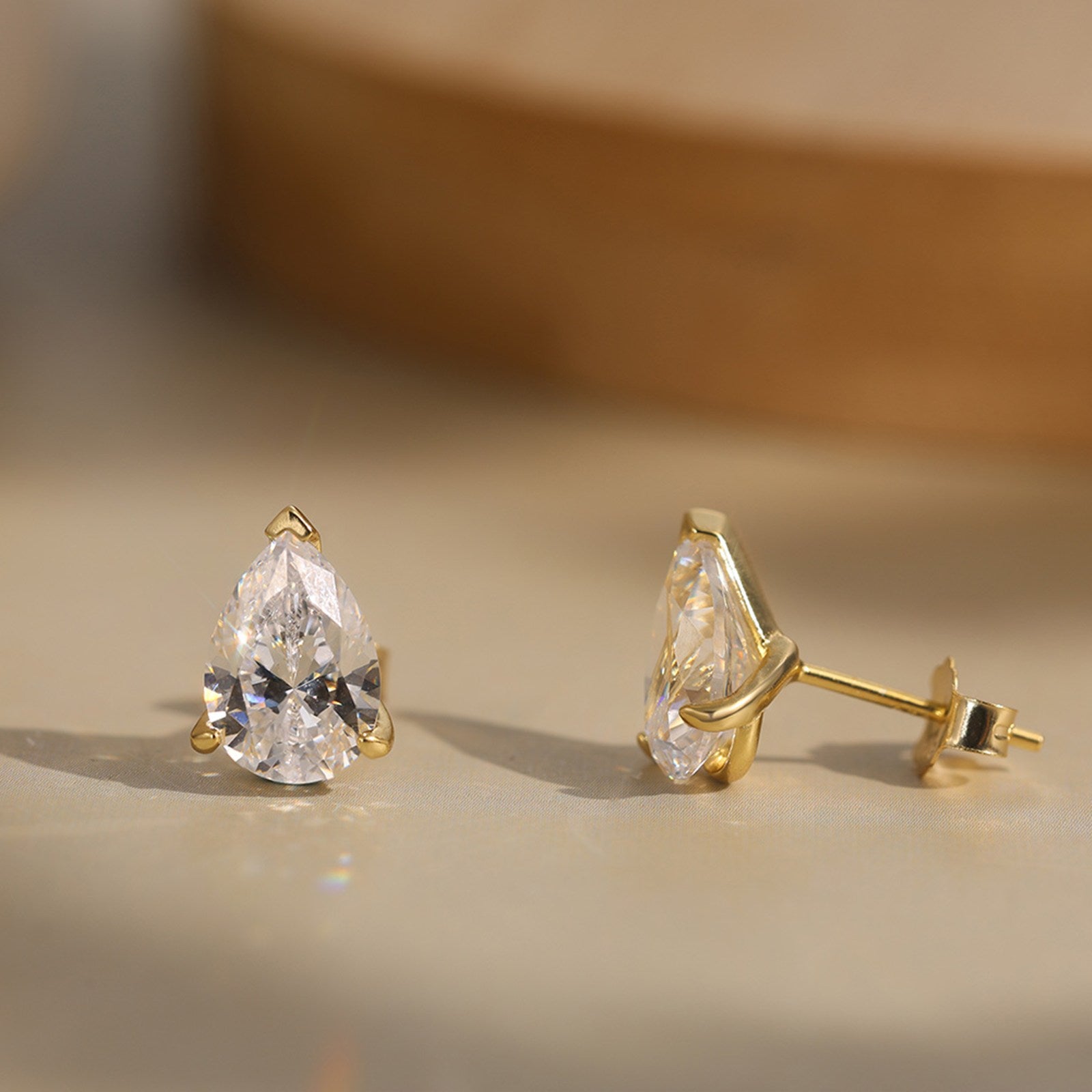 Cercei din argint placati cu aur eleganti lacrima cu cristale zirconiu cesini cadou