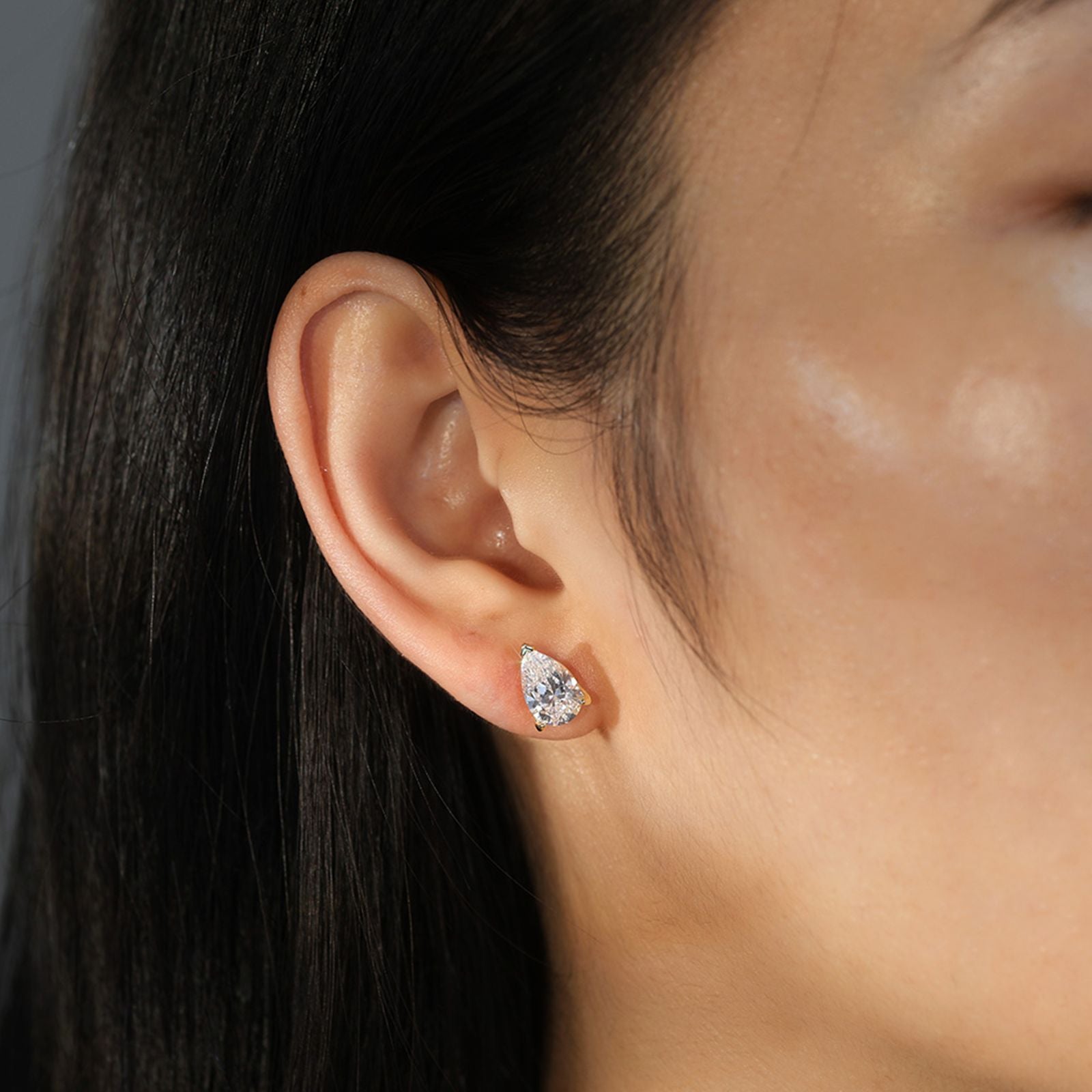 Cercei din argint placati cu aur eleganti lacrima cu cristale zirconiu cesini purtati