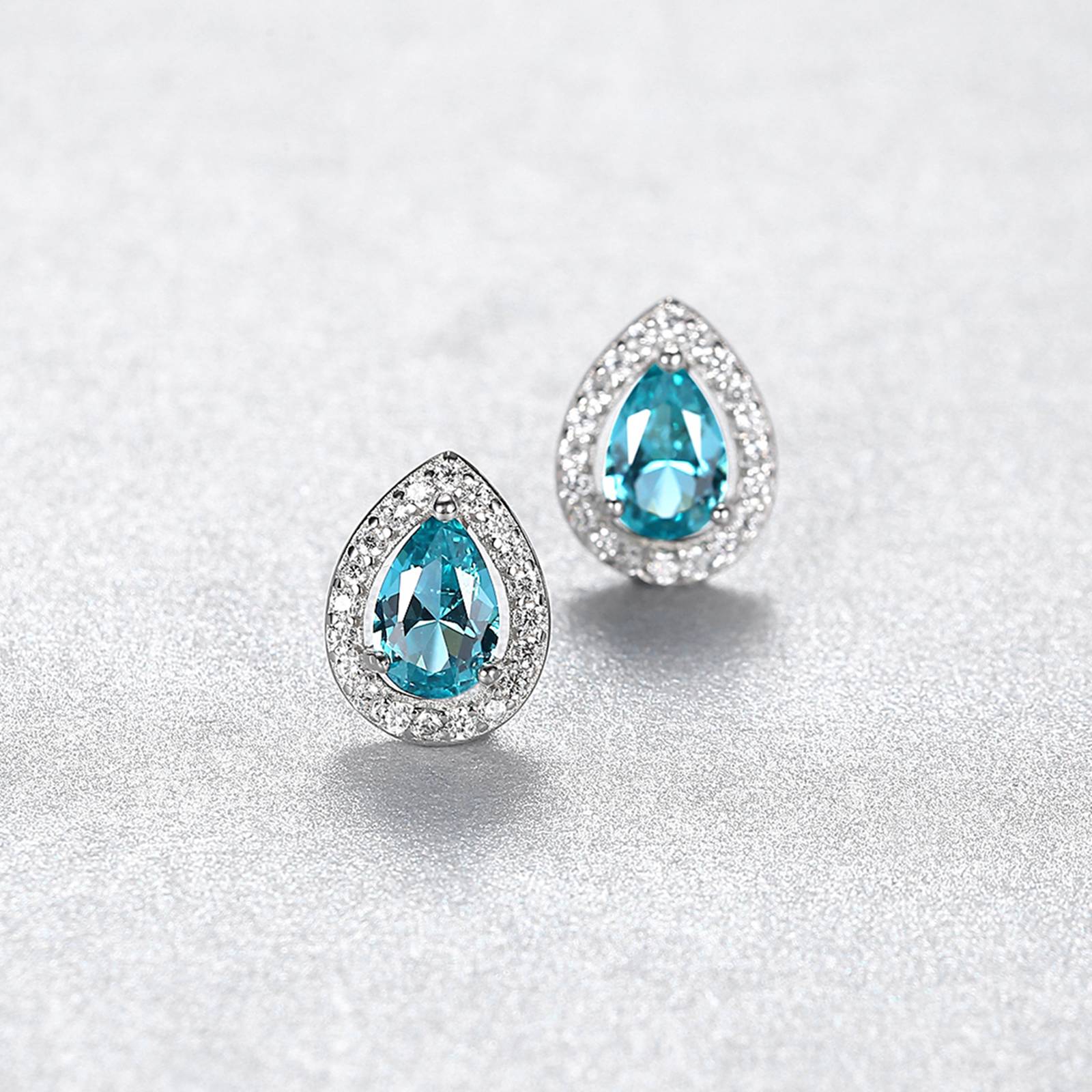 Cercei din argint eleganti lacrima cu smarald verde si cristale zirconiu cesini femei