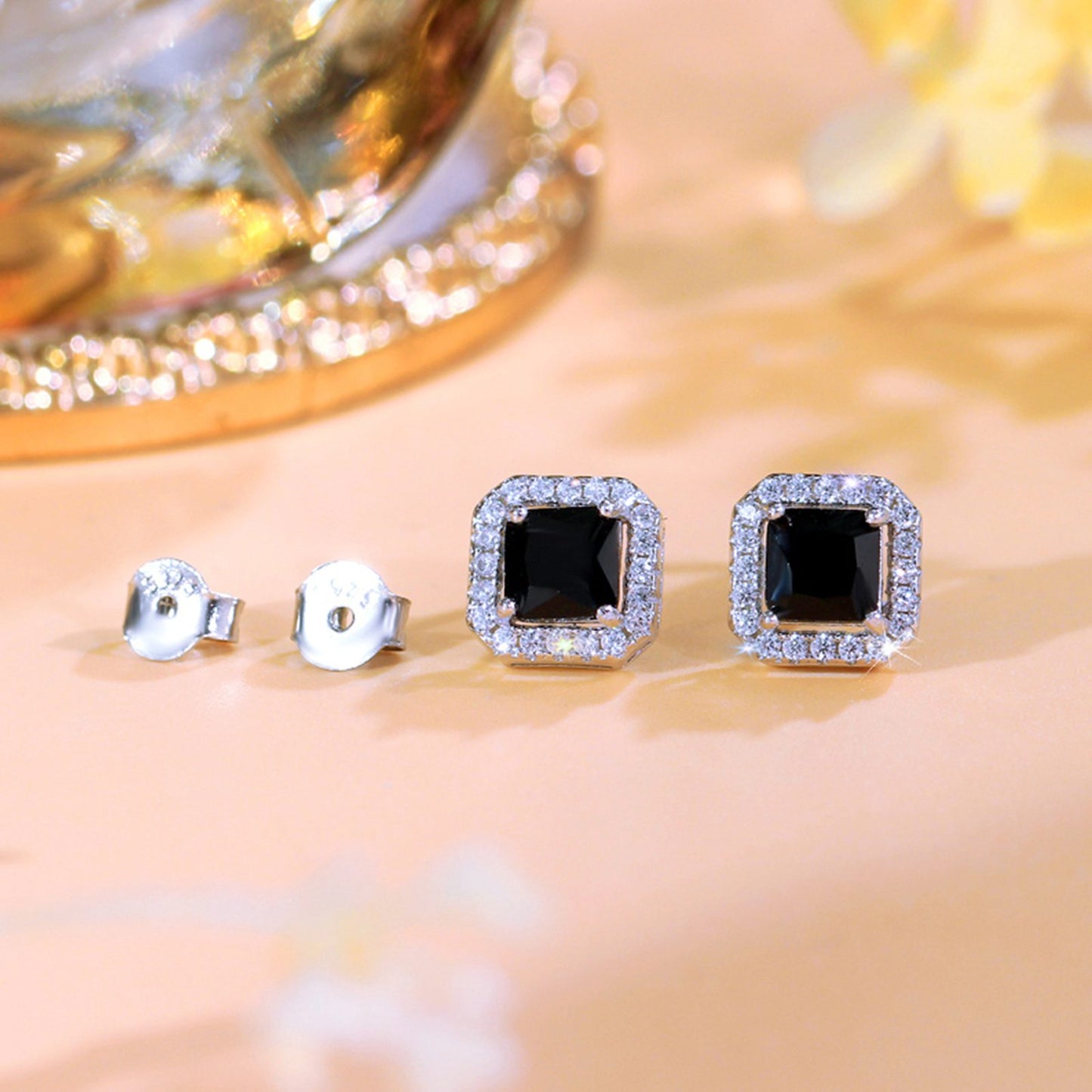 Cercei din argint eleganti patrati cu onix negru si cristale zirconiu cesini cadou