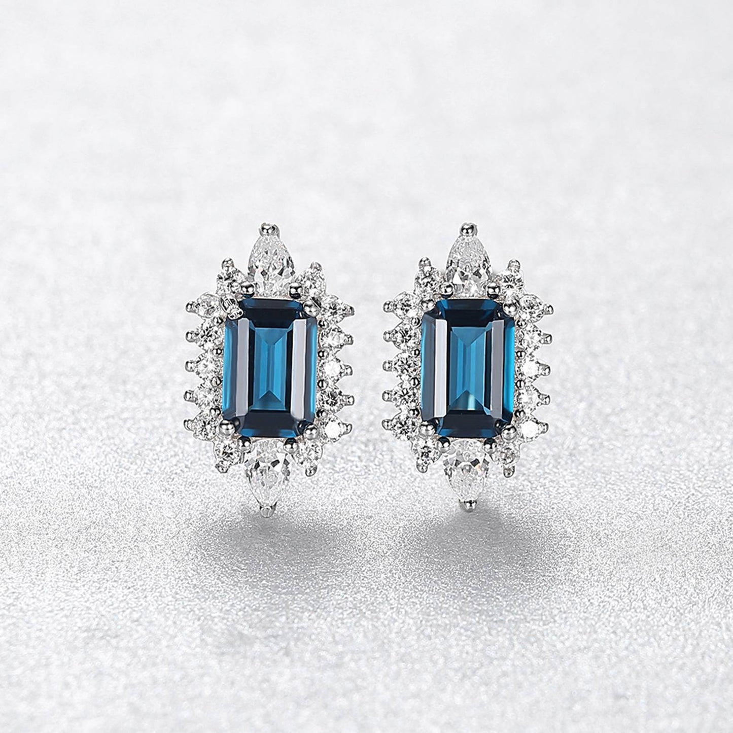 Cercei din argint eleganti rectangulari cu safir albastru si cristale zirconiu cesini cadou