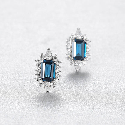Cercei din argint eleganti rectangulari cu safir albastru si cristale zirconiu cesini femei