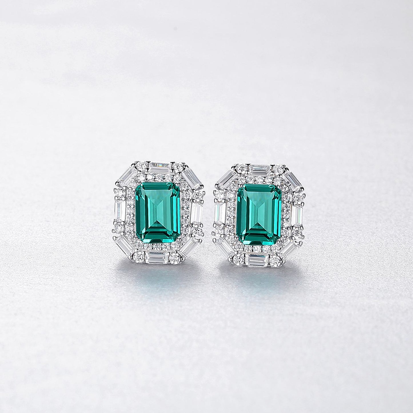 Cercei din argint eleganti rectangulari cu smarald verde si cristale zirconiu cesini cadou