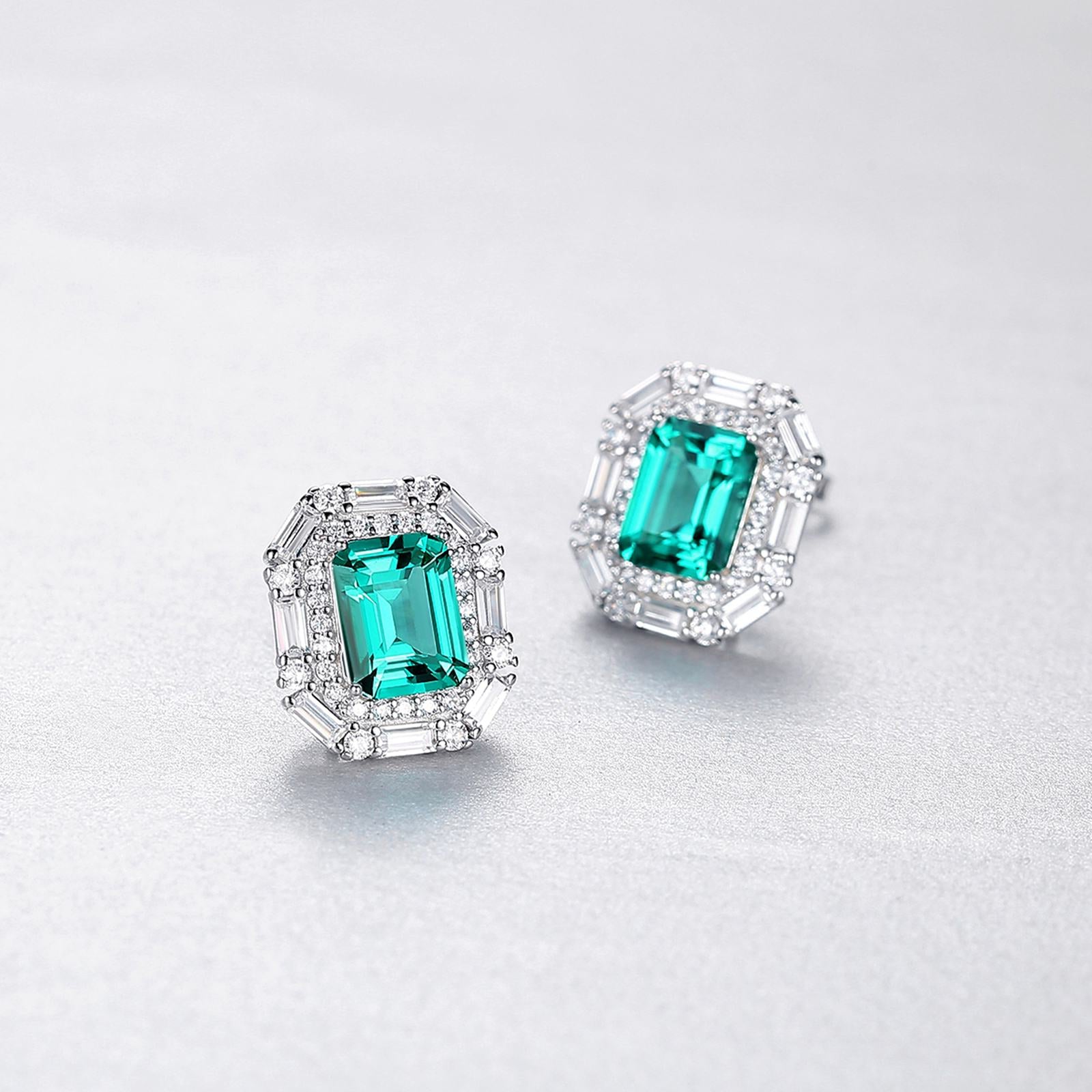 Cercei din argint eleganti rectangulari cu smarald verde si cristale zirconiu cesini femei