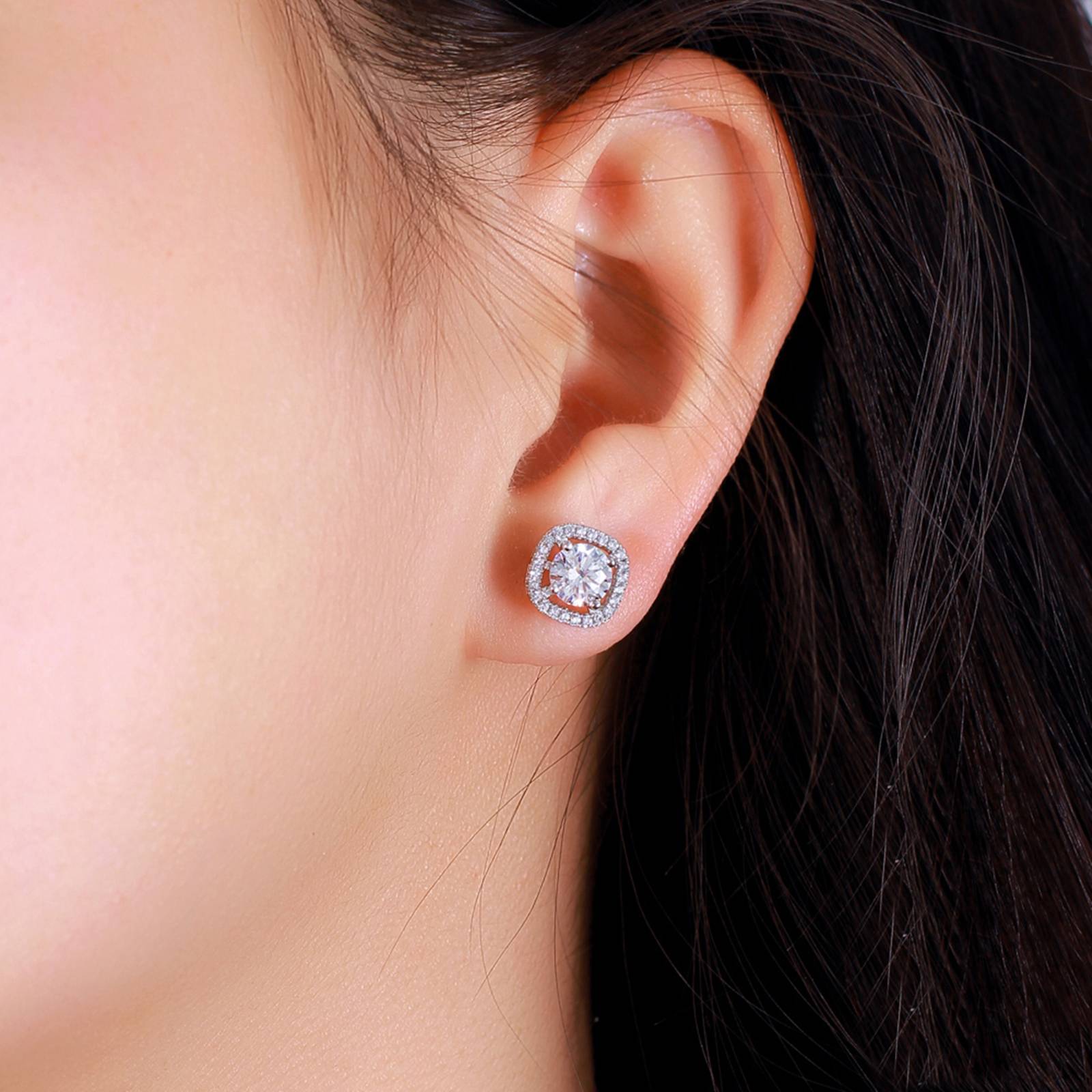 Cercei din argint eleganti patrati cu cristale zirconiu cesini purtati