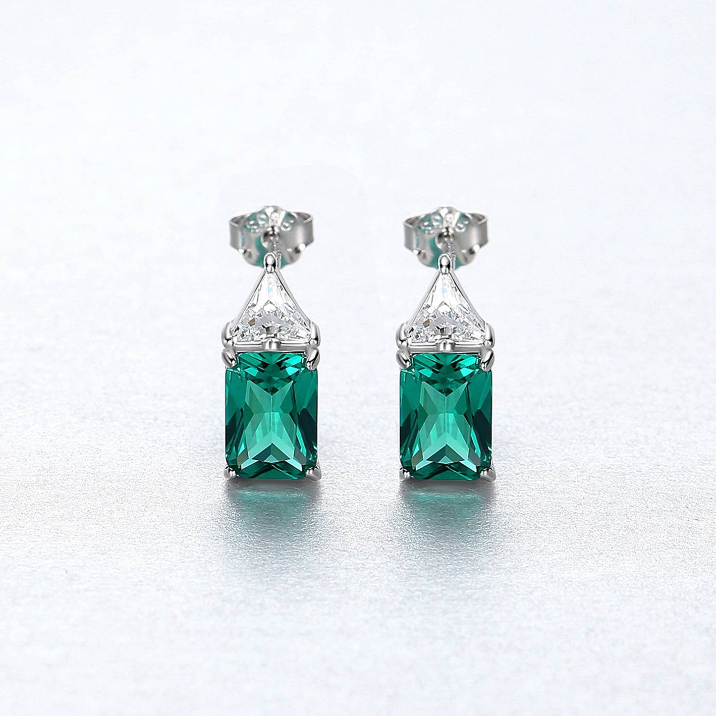 Cercei din argint eleganti rectangulari cu smarald verde si cristale zirconiu cesini femei