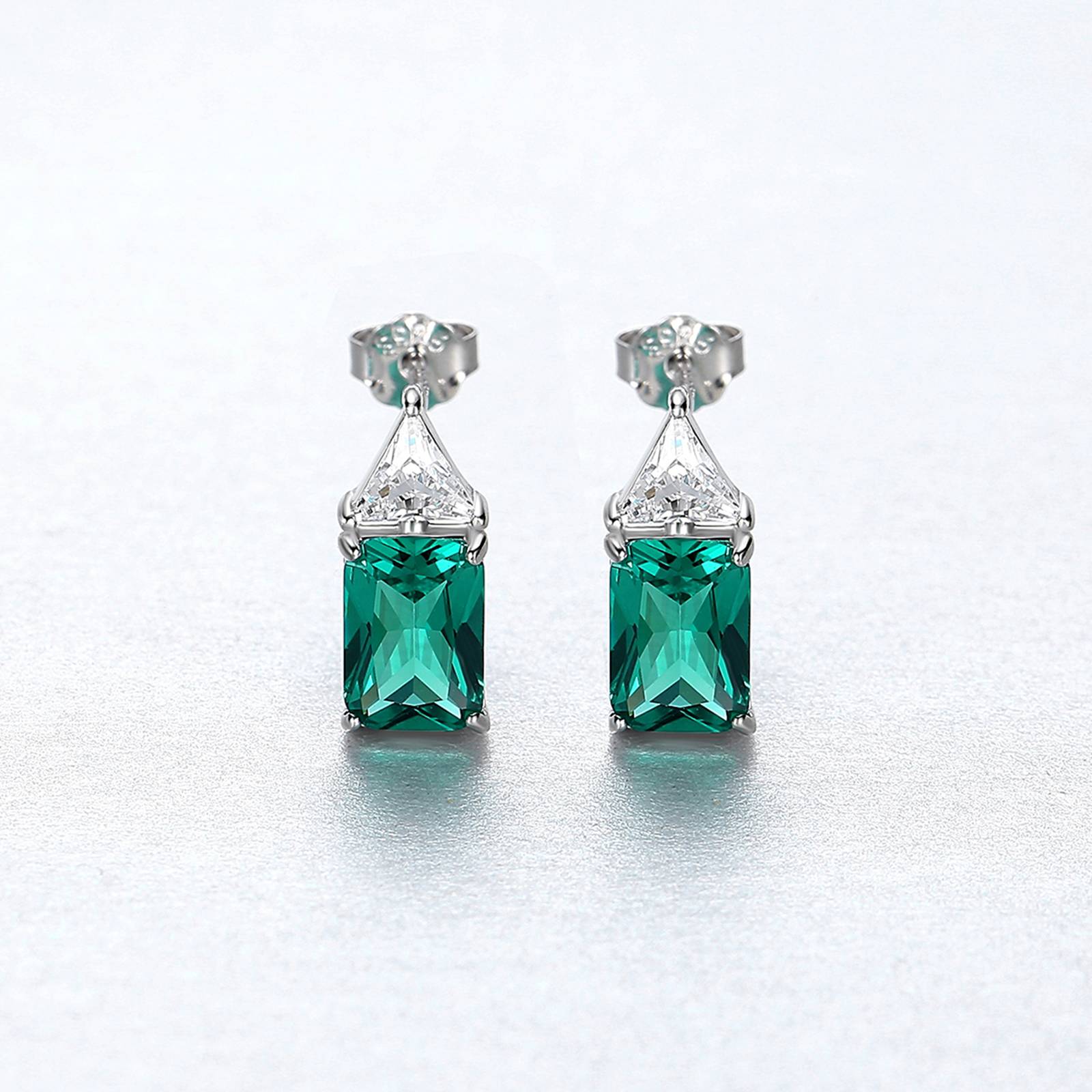 Cercei din argint eleganti rectangulari cu smarald verde si cristale zirconiu cesini femei