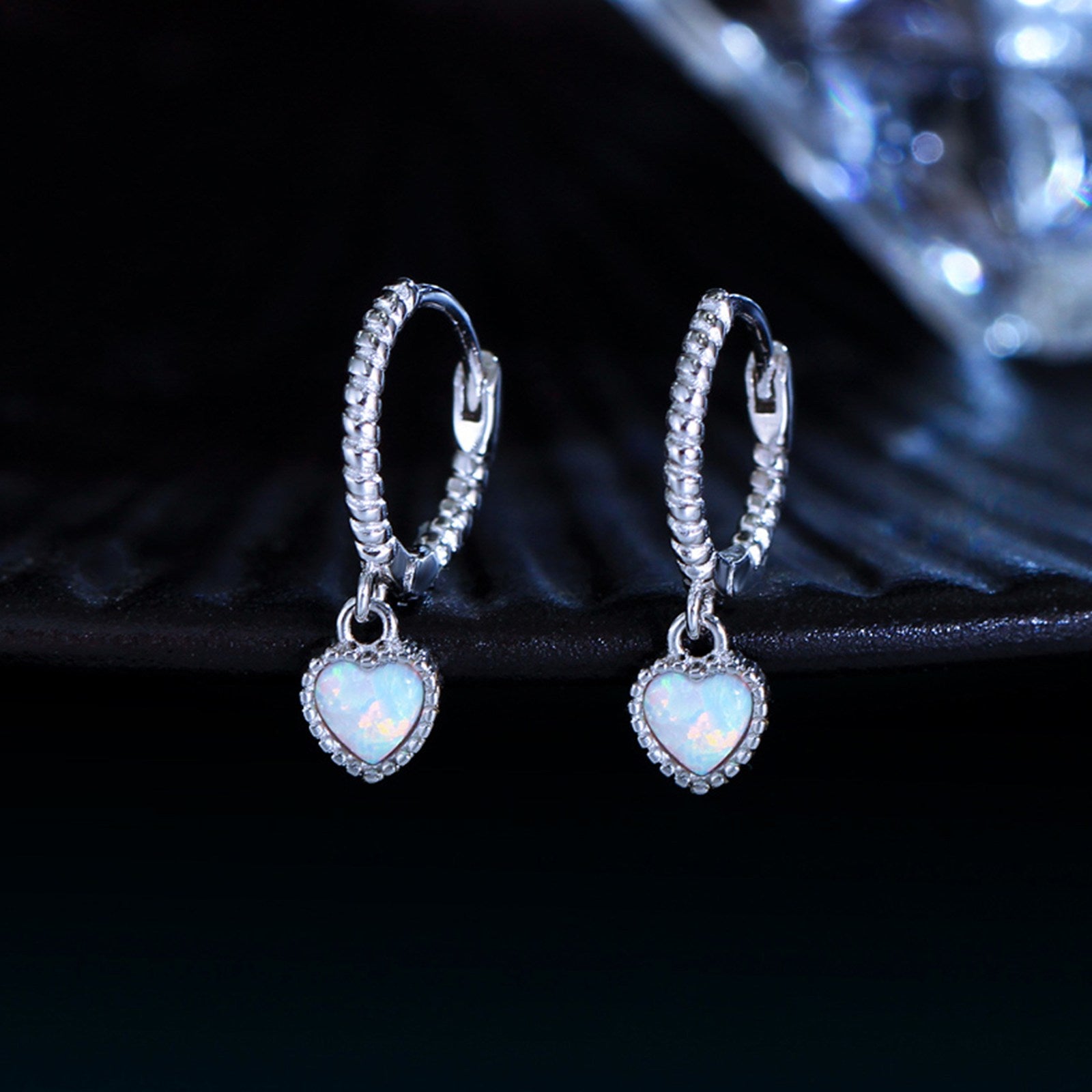 Cercei din argint eleganti cu inima si opal cesini cadou