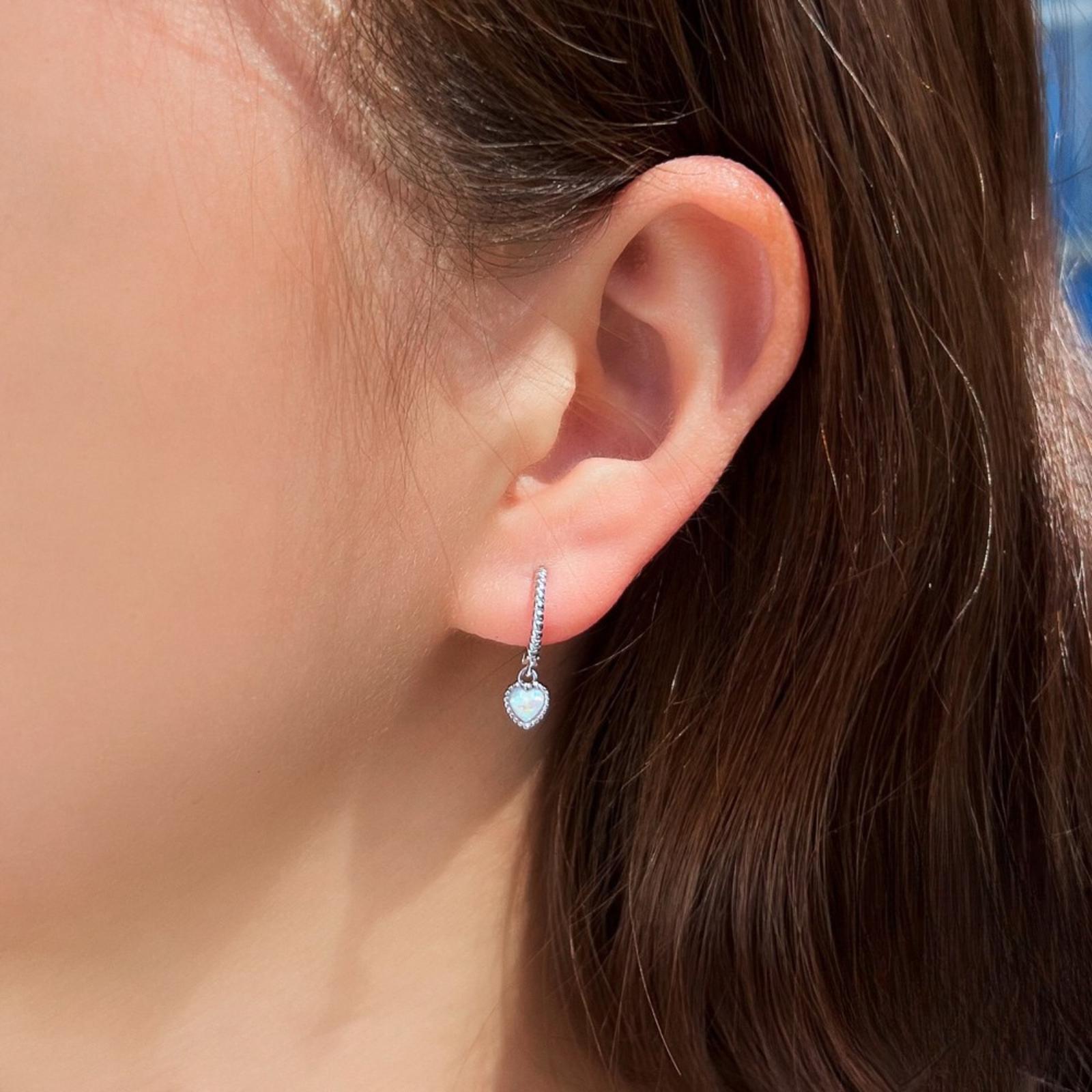 Cercei din argint eleganti cu inima si opal cesini femei