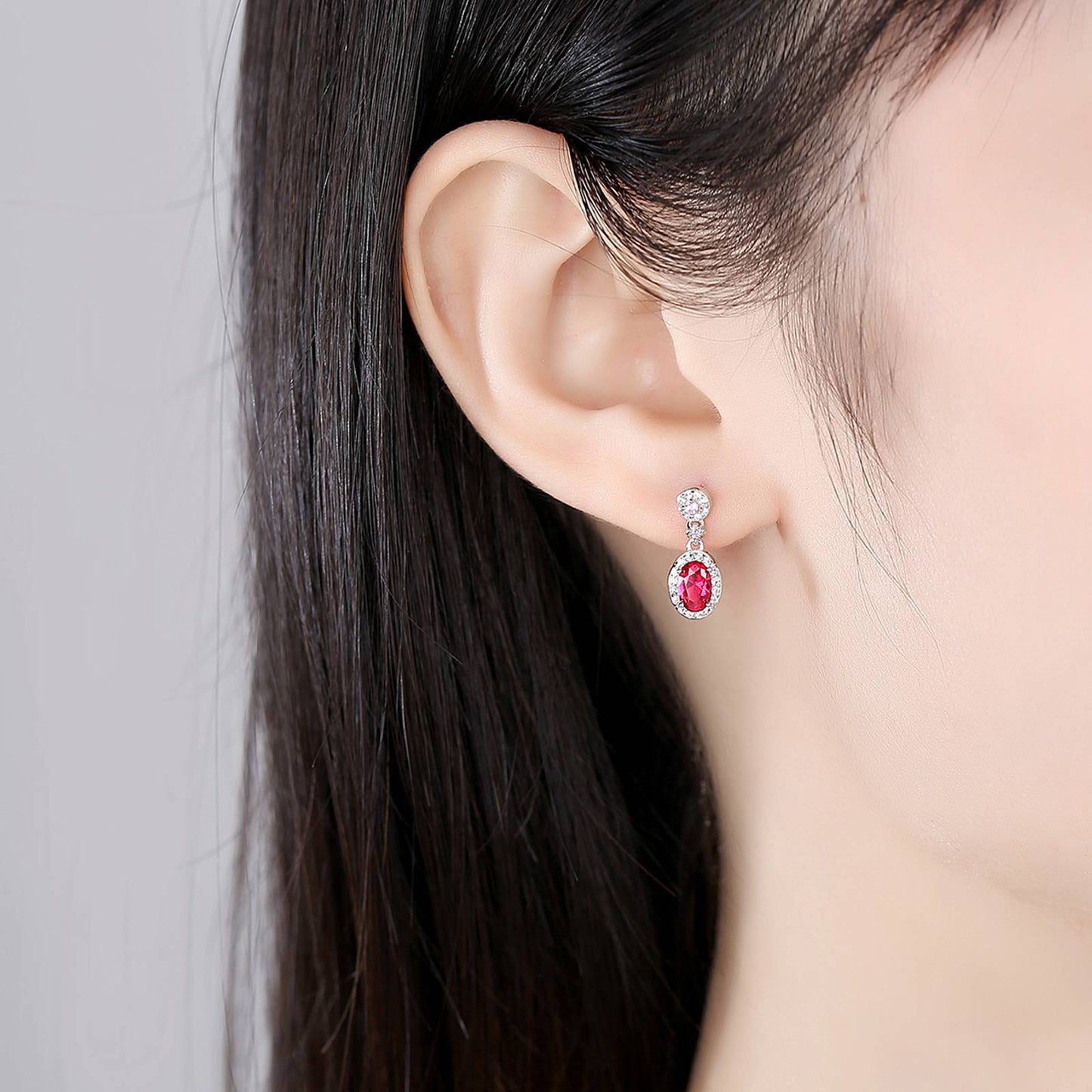 Set din argint elegant oval colier si cercei cu rubin rosu si cristale zirconiu cesini cercei purtati