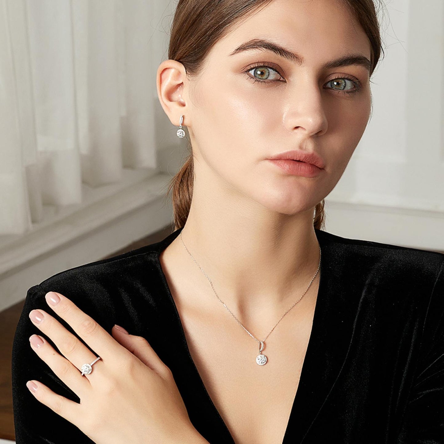 Set din argint elegant colier si cercei cu moissanite cesini cercei purtati