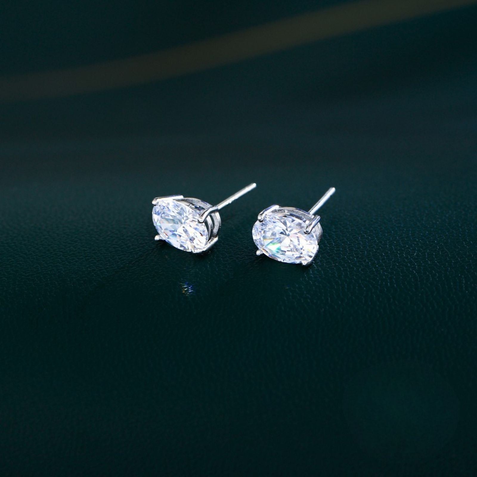 Cercei din argint oval cu zirconiu cesini cadou