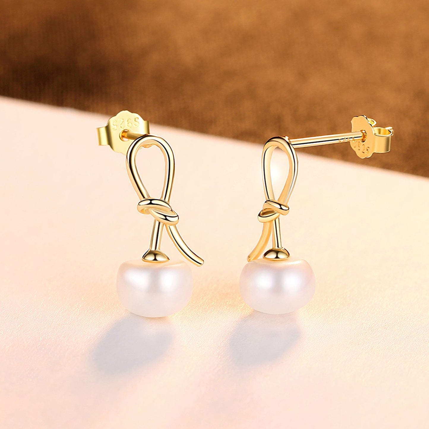 Cercei din argint placati cu aur fundita cu perle naturale cesini cadou