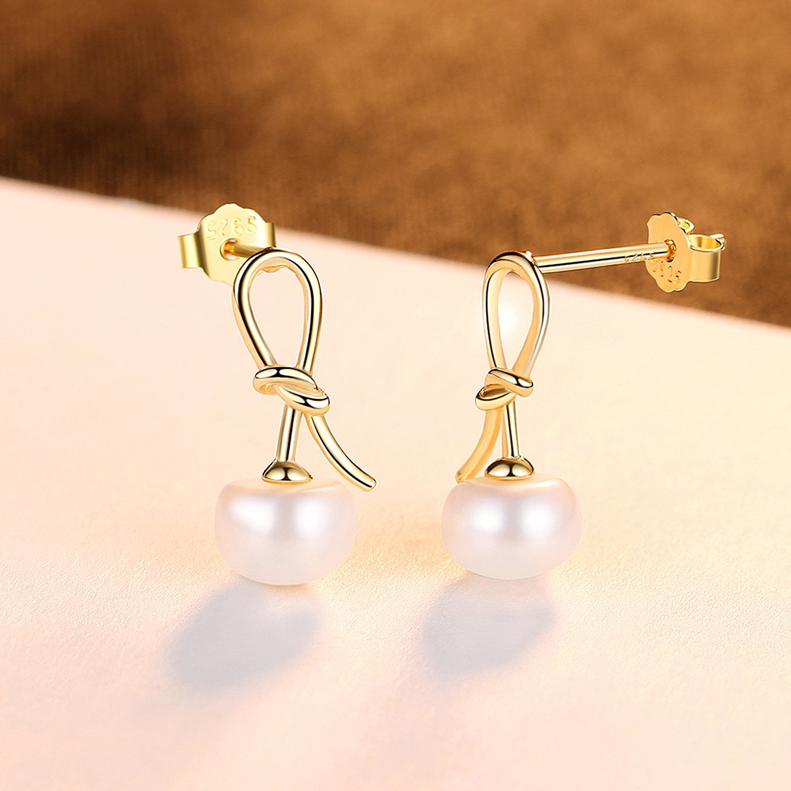 Cercei din argint placati cu aur fundita cu perle naturale cesini cadou