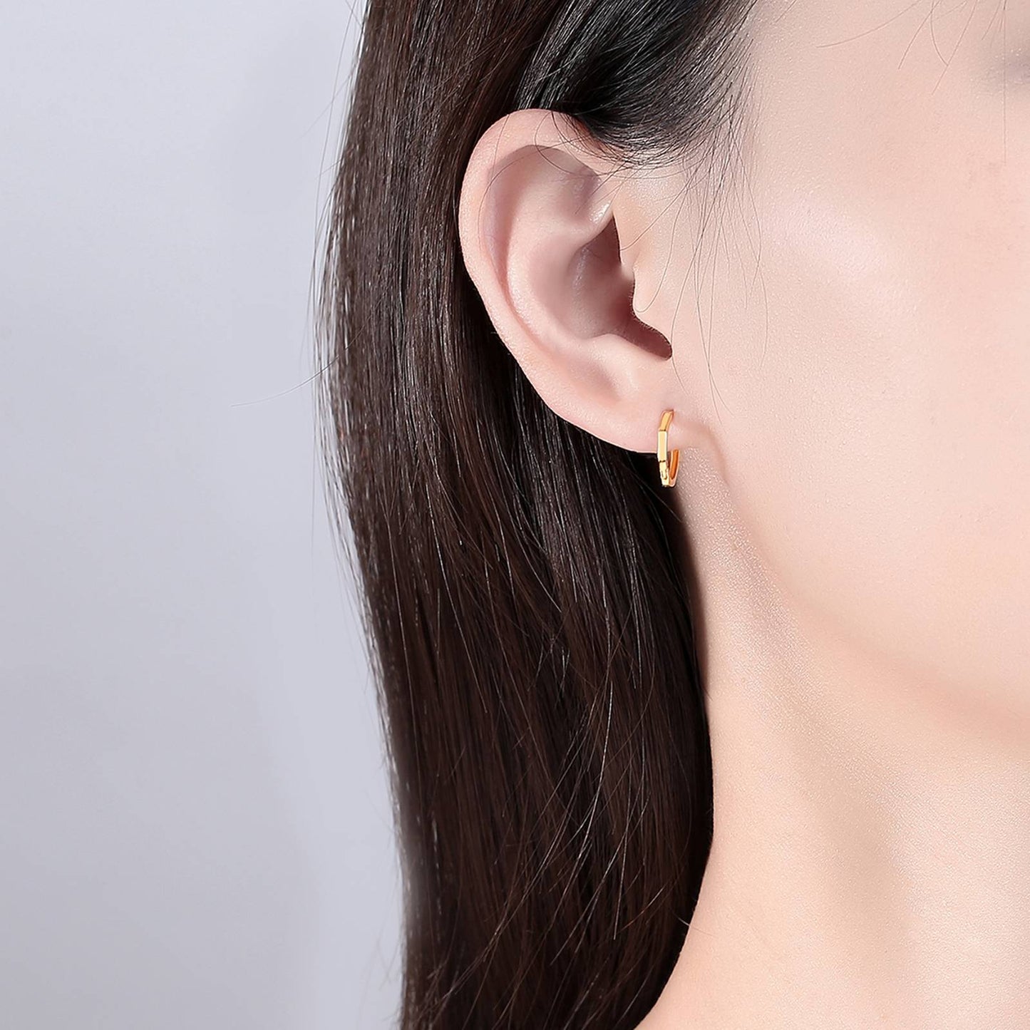 Cercei din argint rotunzi placati cu aur cesini purtati