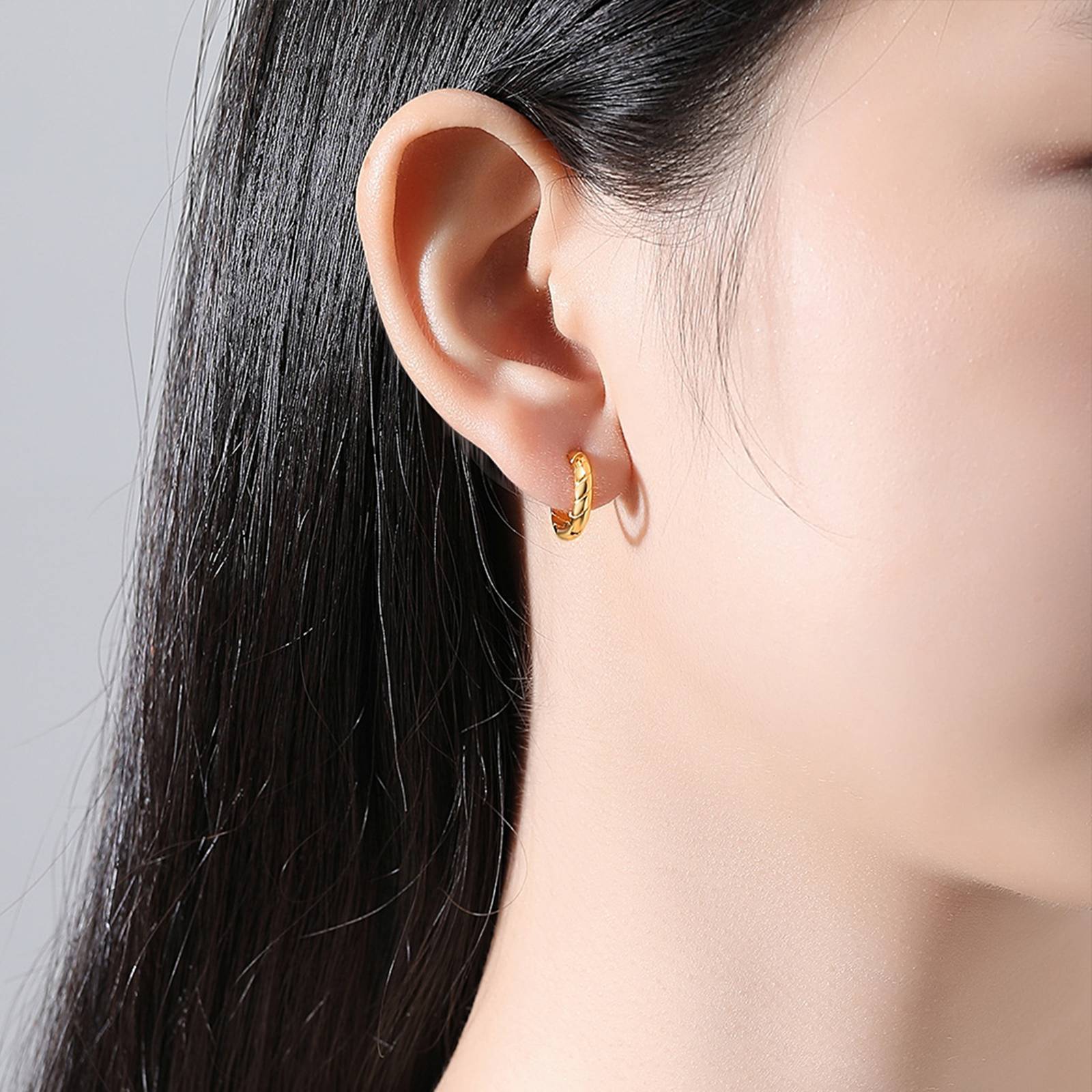 Cercei din argint rotunzi snake placati cu aur cesini purtati