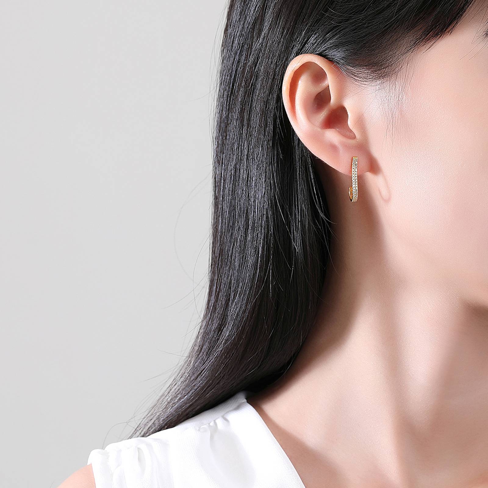 Cercei argint placati cu aur cu cristale zirconiu cesini purtati