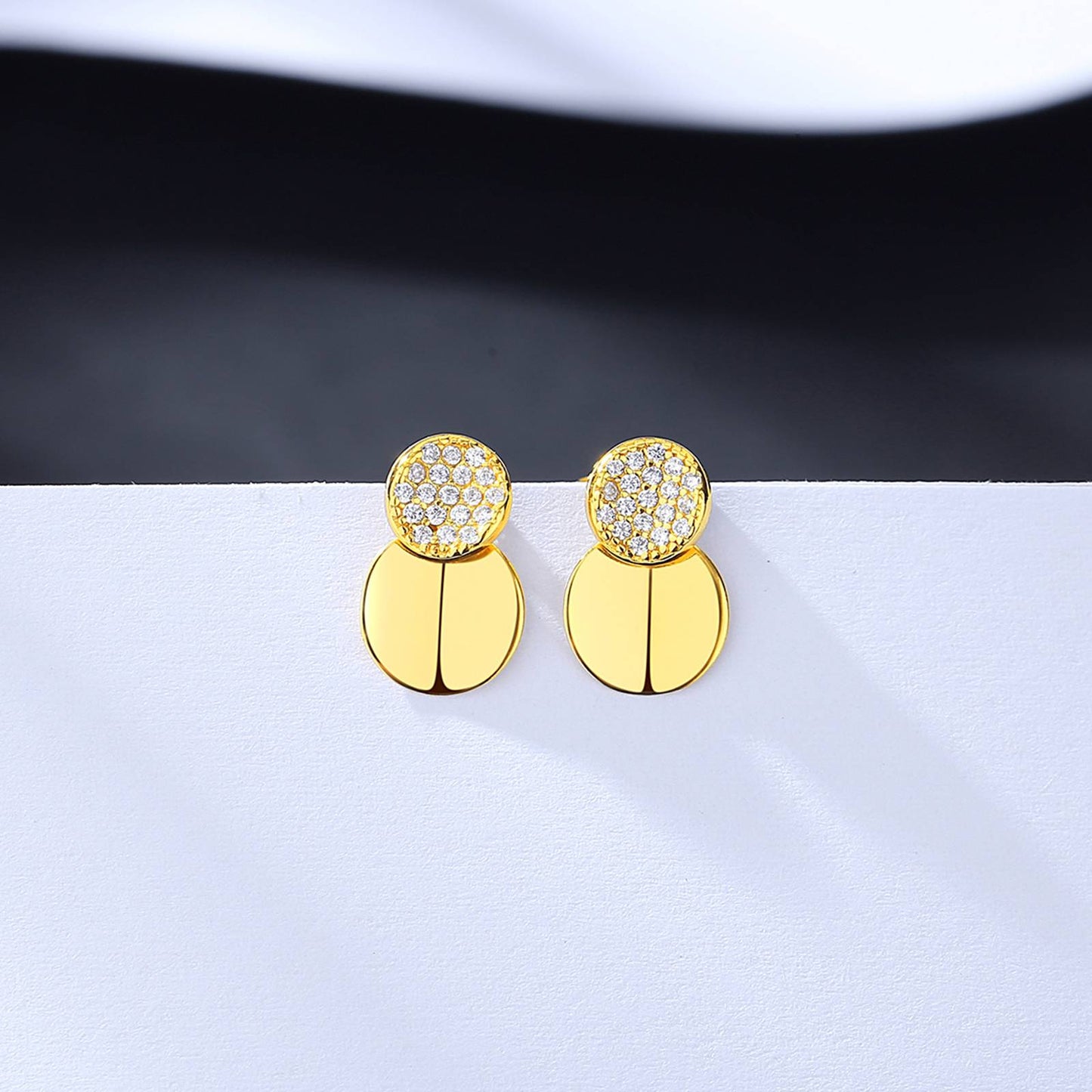 Cercei din argint placati cu aur rotunzi banut cu cristale zirconiu cesini femei