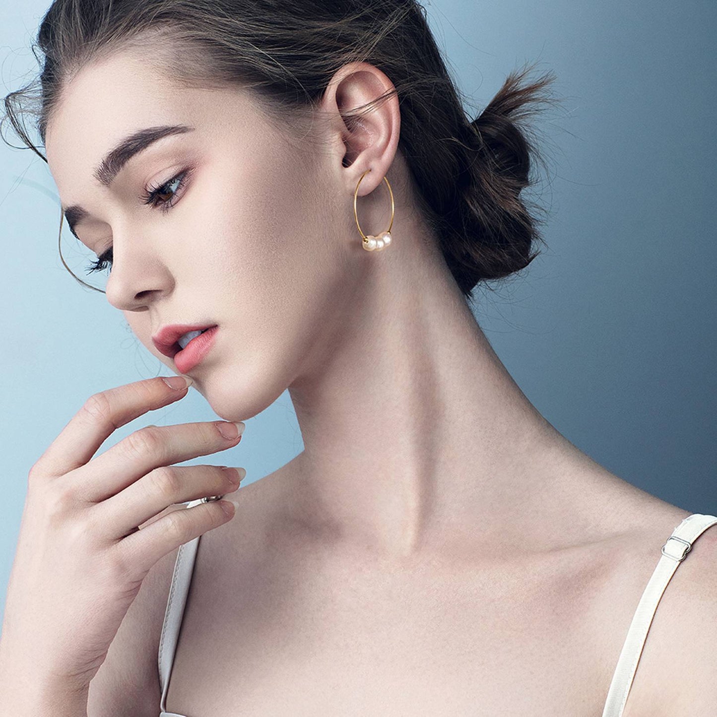 Cercei din argint placati cu aur eleganti rotunzi cu perle naturale cesini purtati