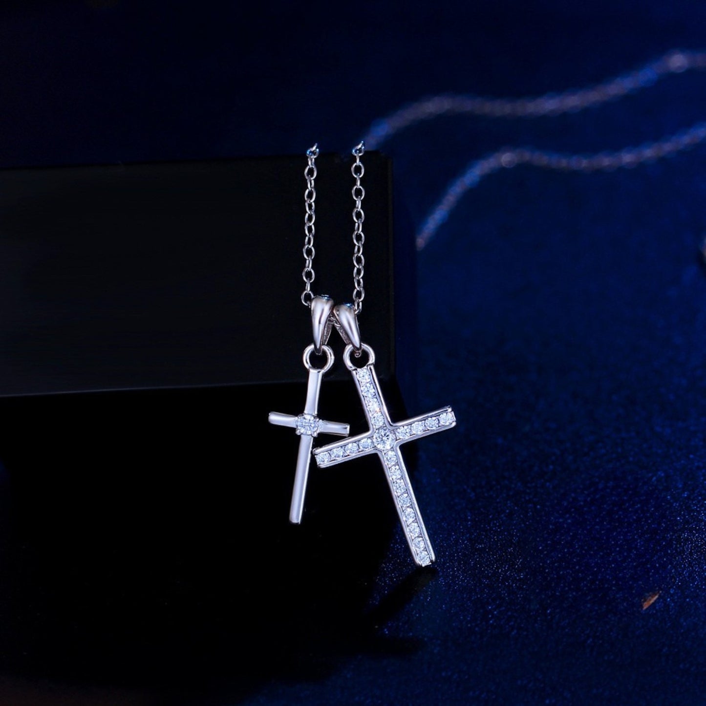 Colier din argint elegant cu cruciulite si cristale zirconiu cesini cadou