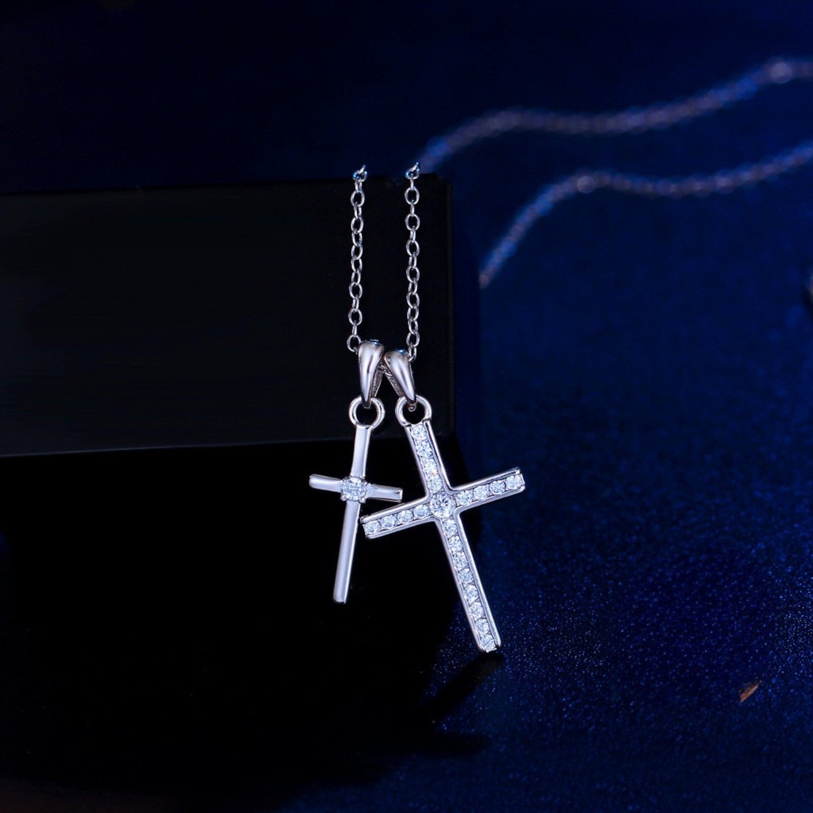 Colier din argint elegant cu cruciulite si cristale zirconiu cesini cadou