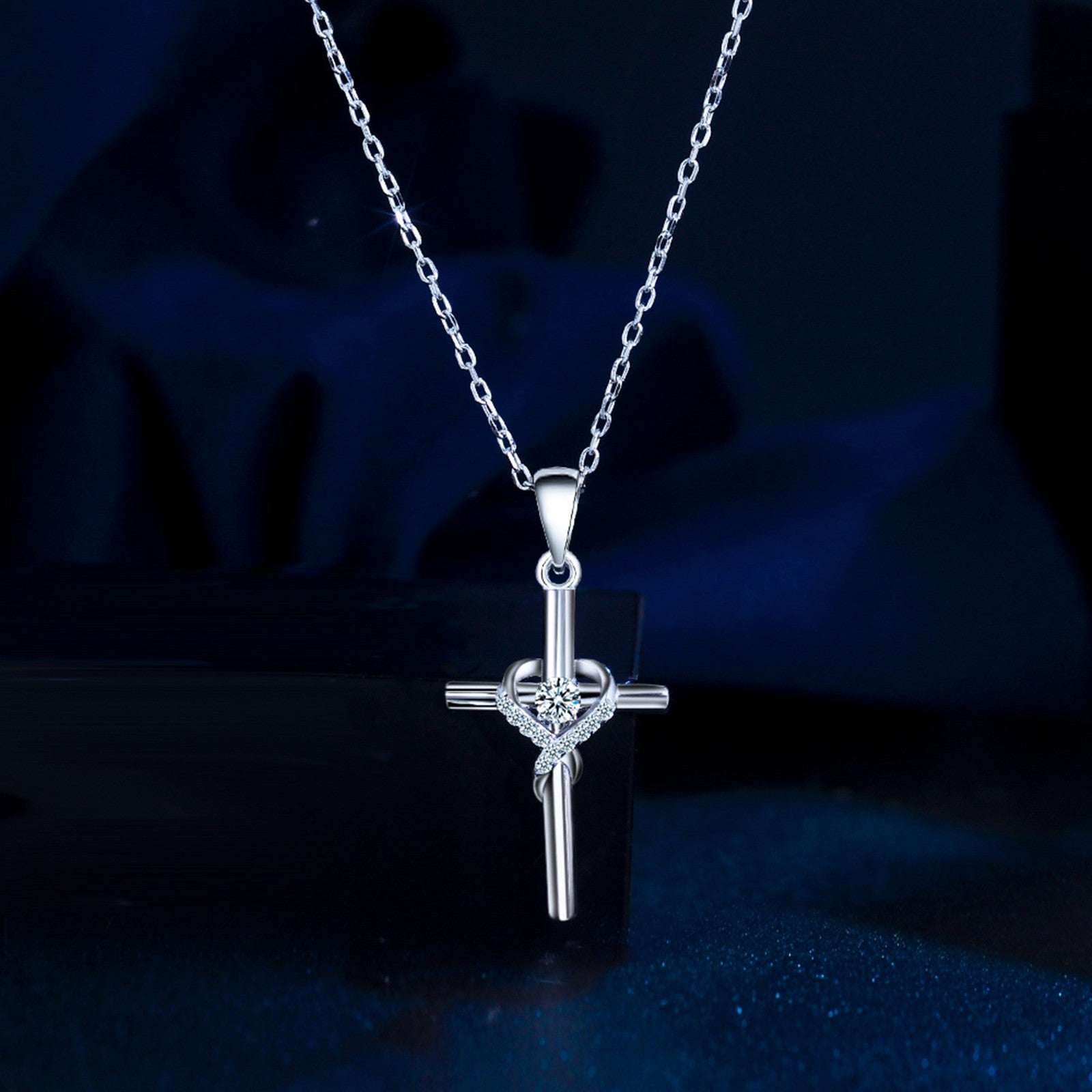 Colier din argint elegant cu cruce si cristale zirconiu cesini cadou