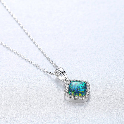 Colier din argint elegant patrat geometric cu opal mistic si cristale zirconiu cesini cadou
