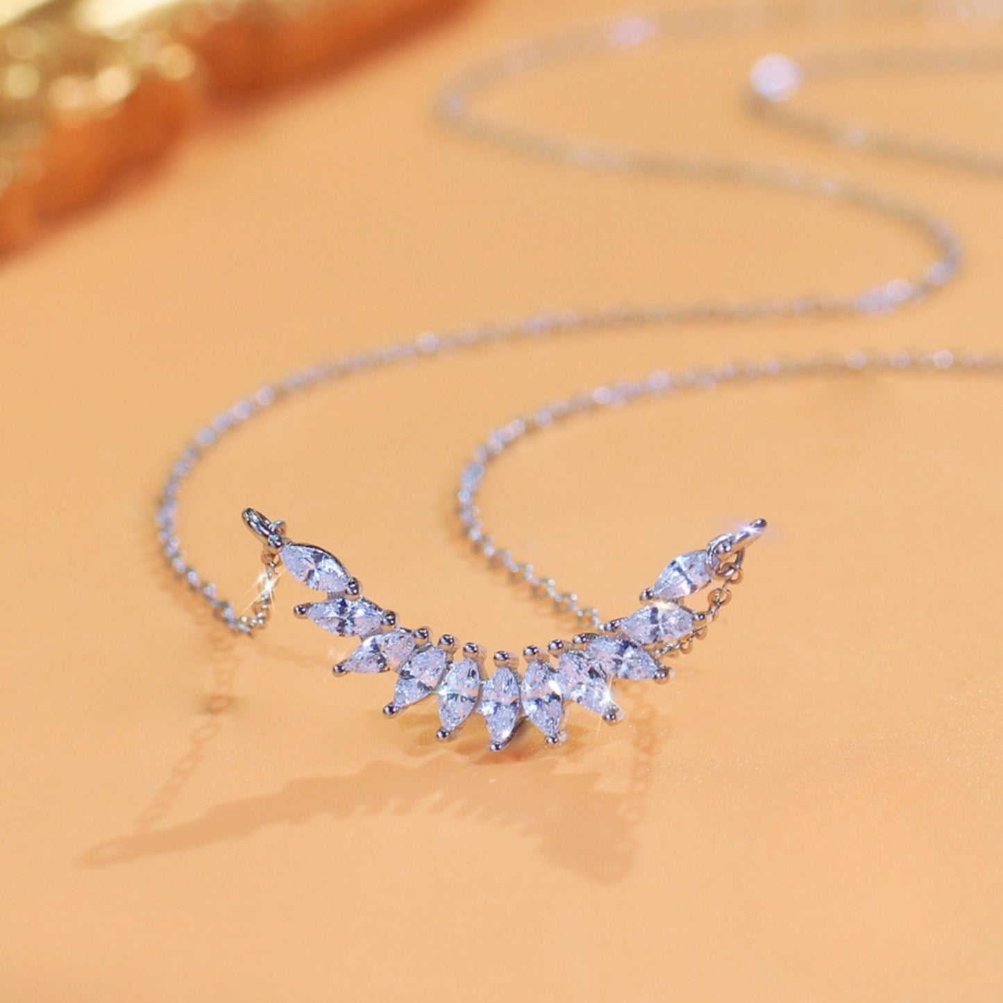 Colier din argint elegant geometric cu cristale zirconiu cesini cadou