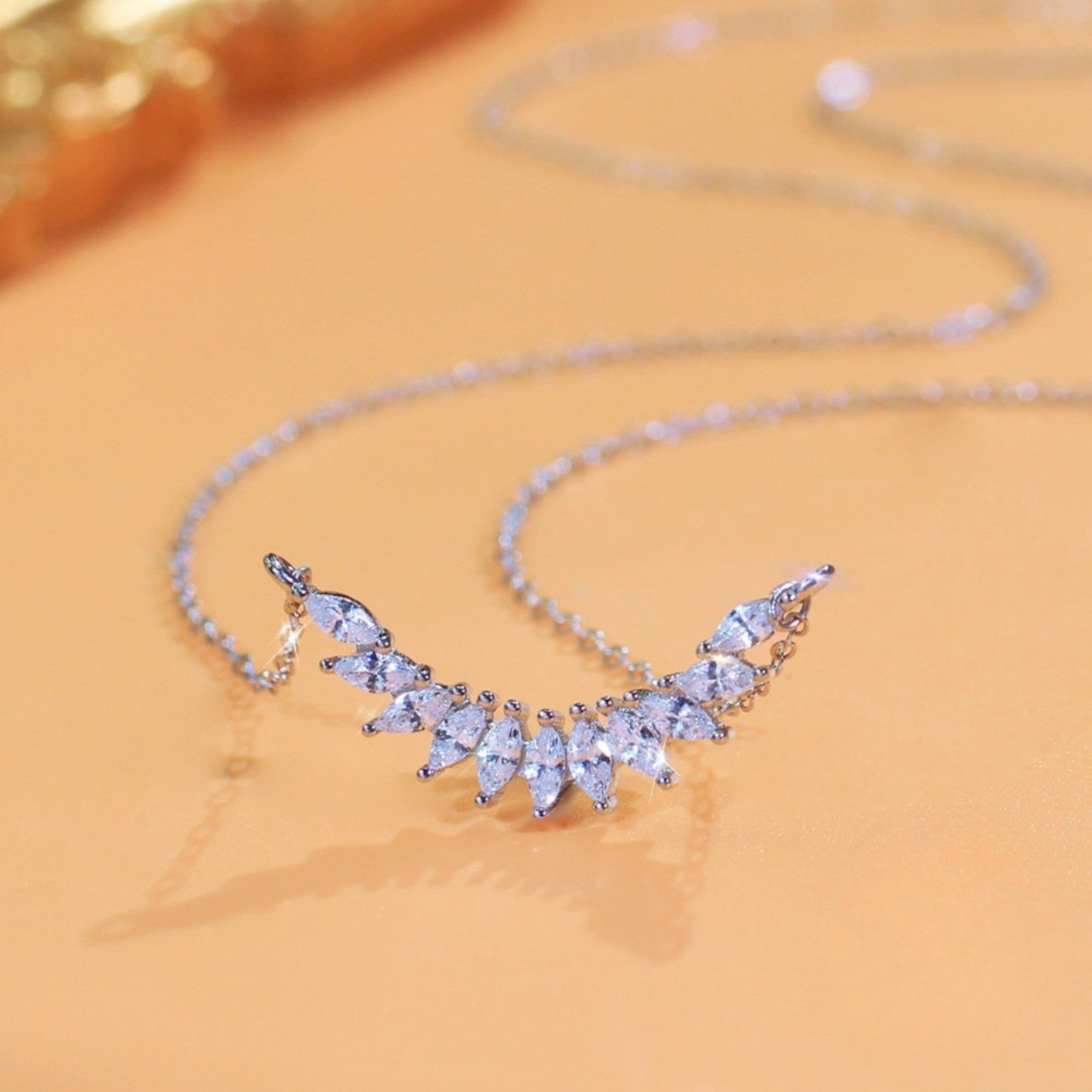 Colier din argint elegant geometric cu cristale zirconiu cesini cadou